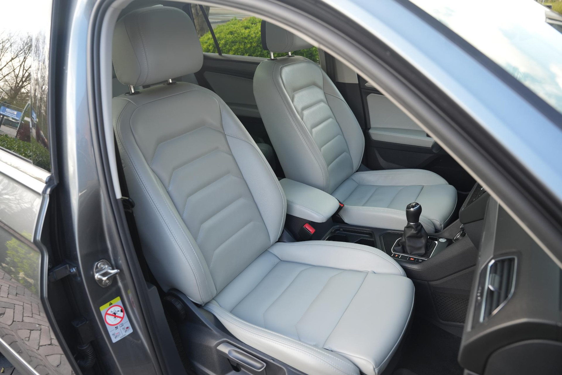 Volkswagen Tiguan Allspace 1.5 TSI Comfortline Business 2020 Platinum grey metallic 17