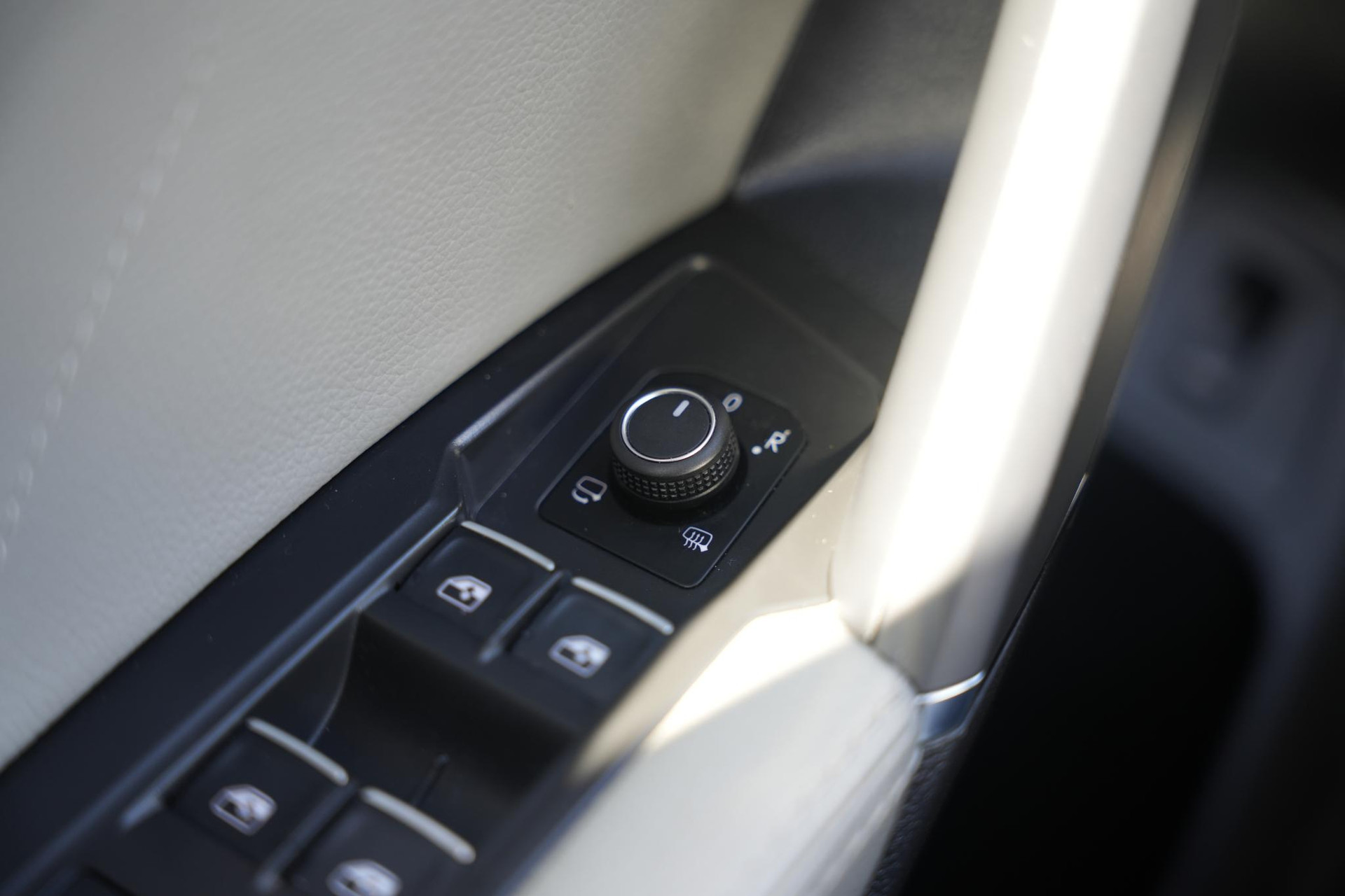 Volkswagen Tiguan Allspace 1.5 TSI Comfortline Business 2020 Platinum grey metallic 23