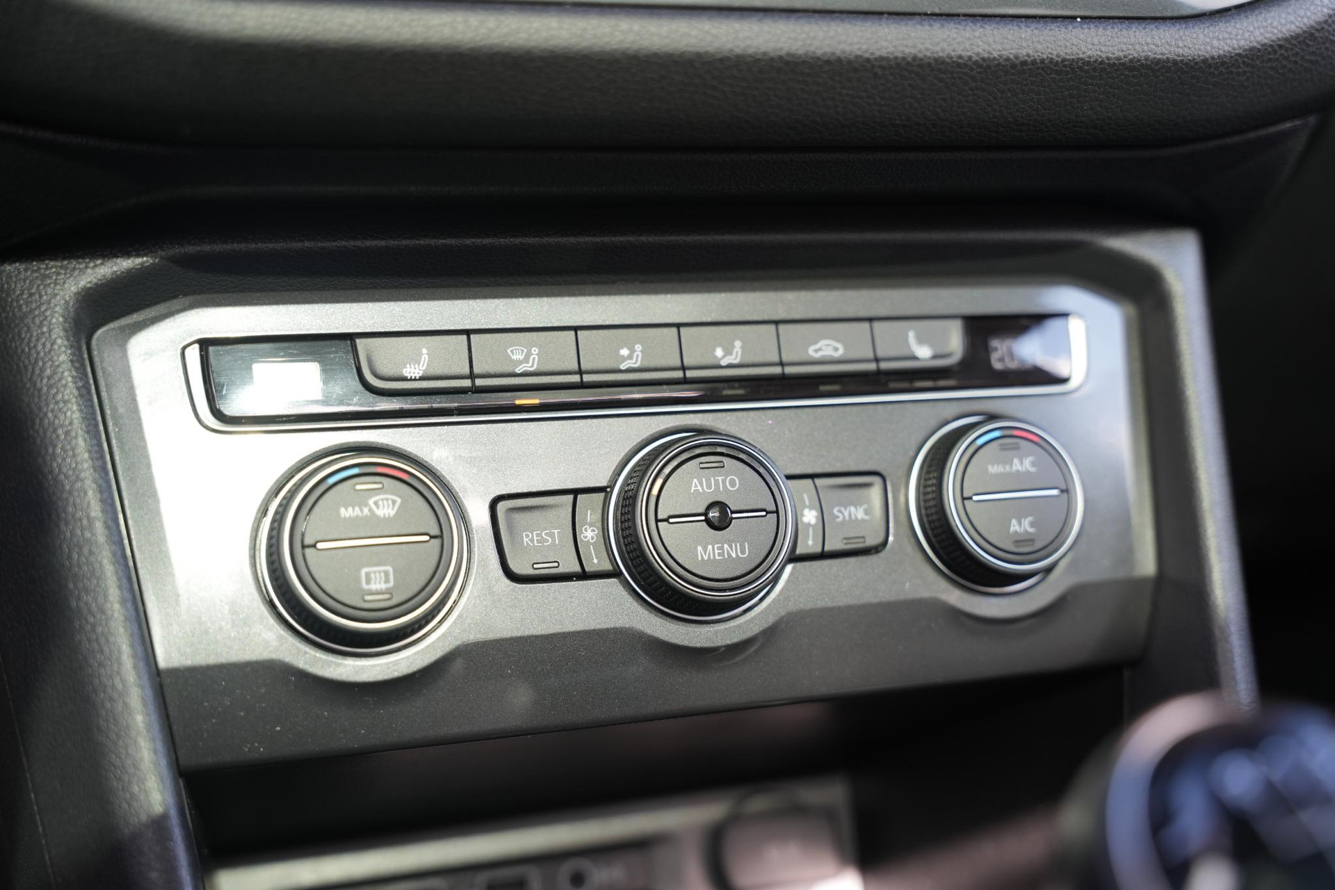 Volkswagen Tiguan Allspace 1.5 TSI Comfortline Business 2020 Platinum grey metallic 25