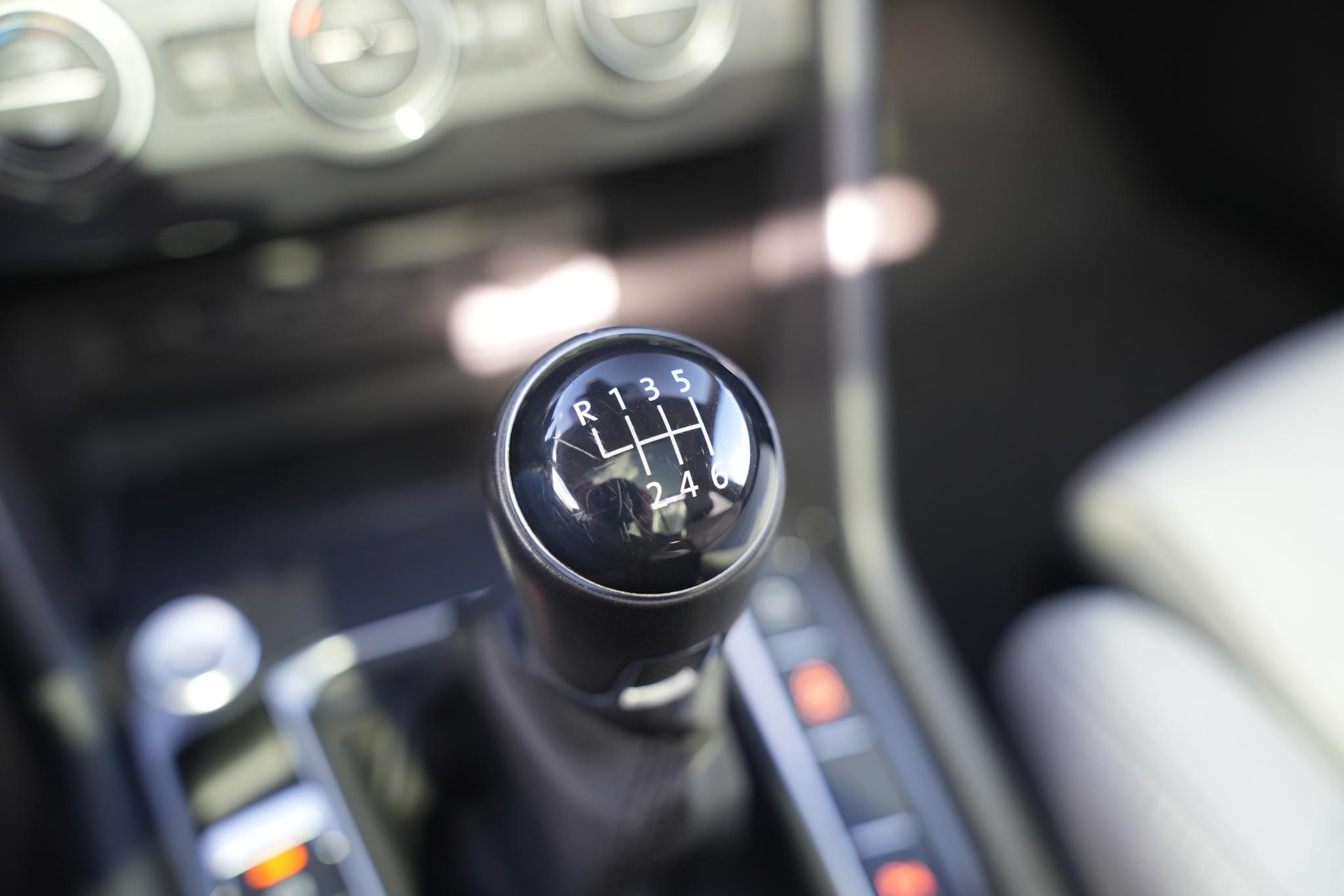 Volkswagen Tiguan Allspace 1.5 TSI Comfortline Business 2020 Platinum grey metallic 26