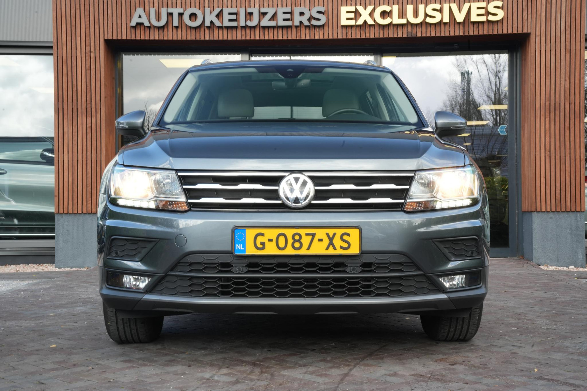 Volkswagen Tiguan Allspace 1.5 TSI Comfortline Business 2020 Platinum grey metallic 3