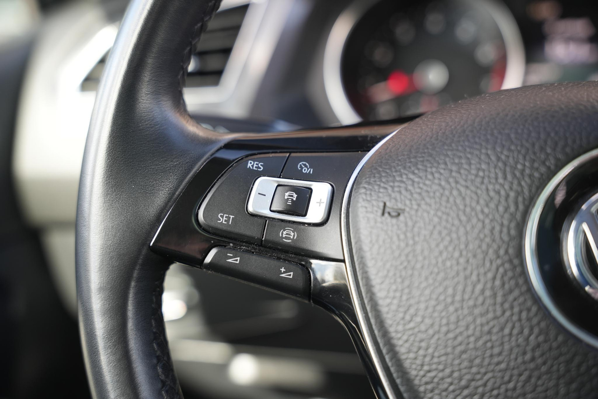 Volkswagen Tiguan Allspace 1.5 TSI Comfortline Business 2020 Platinum grey metallic 30