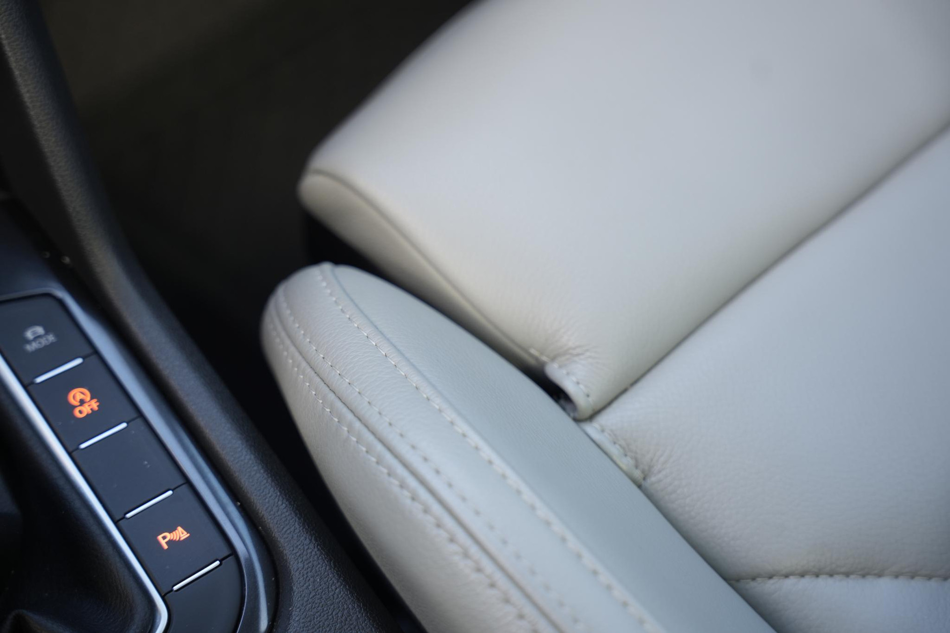 Volkswagen Tiguan Allspace 1.5 TSI Comfortline Business 2020 Platinum grey metallic 34