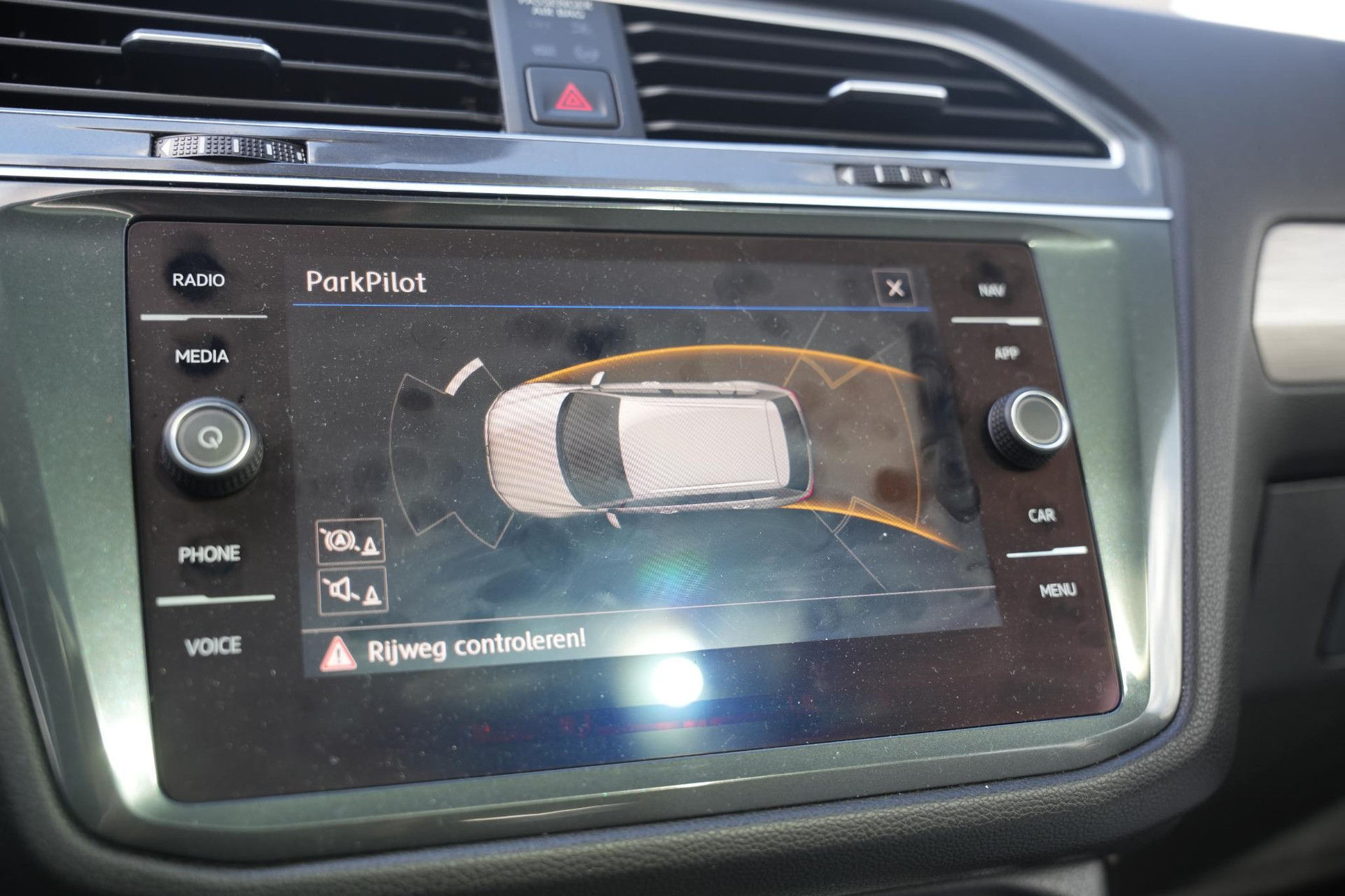 Volkswagen Tiguan Allspace 1.5 TSI Comfortline Business 2020 Platinum grey metallic 38