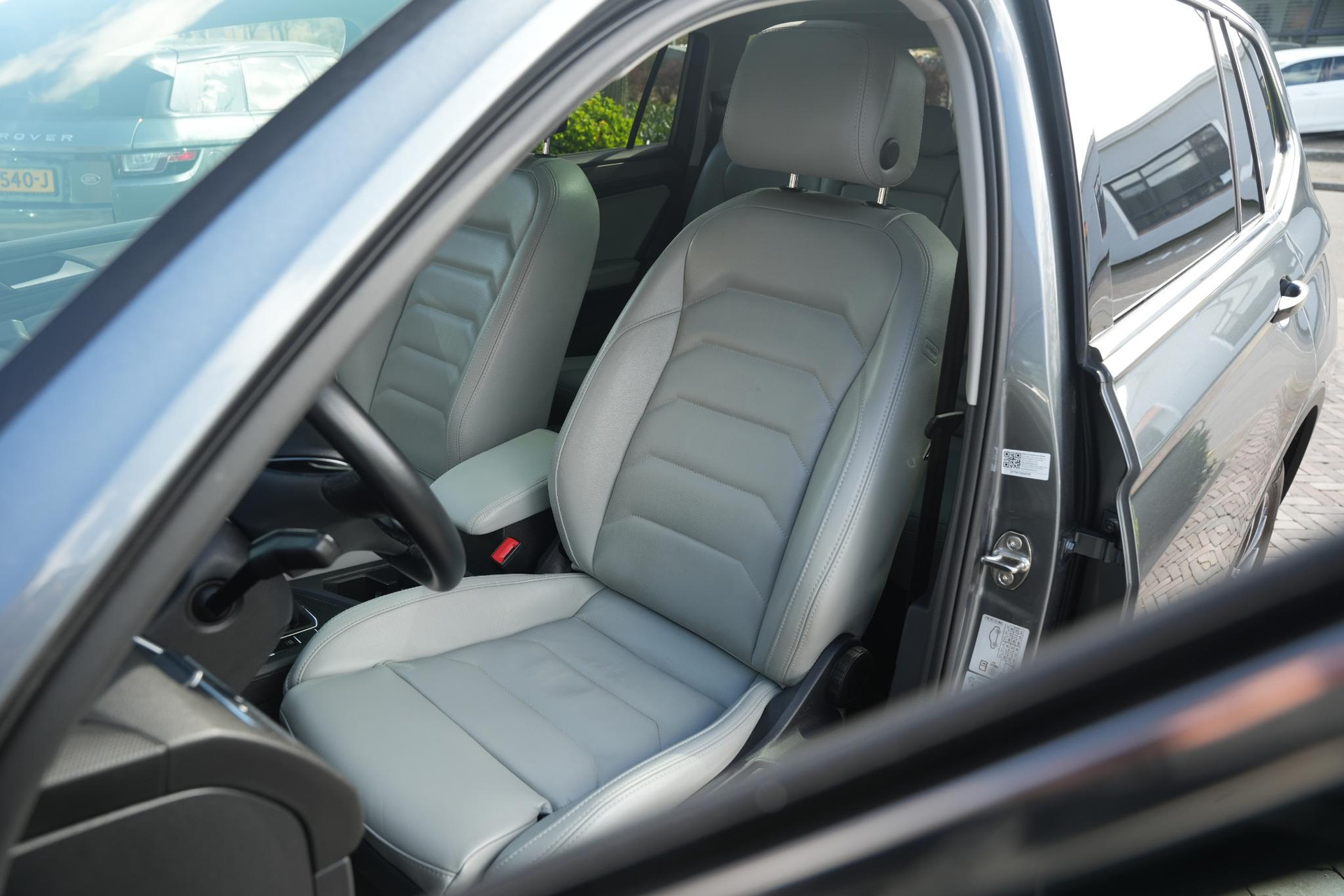 Volkswagen Tiguan Allspace 1.5 TSI Comfortline Business 2020 Platinum grey metallic 8