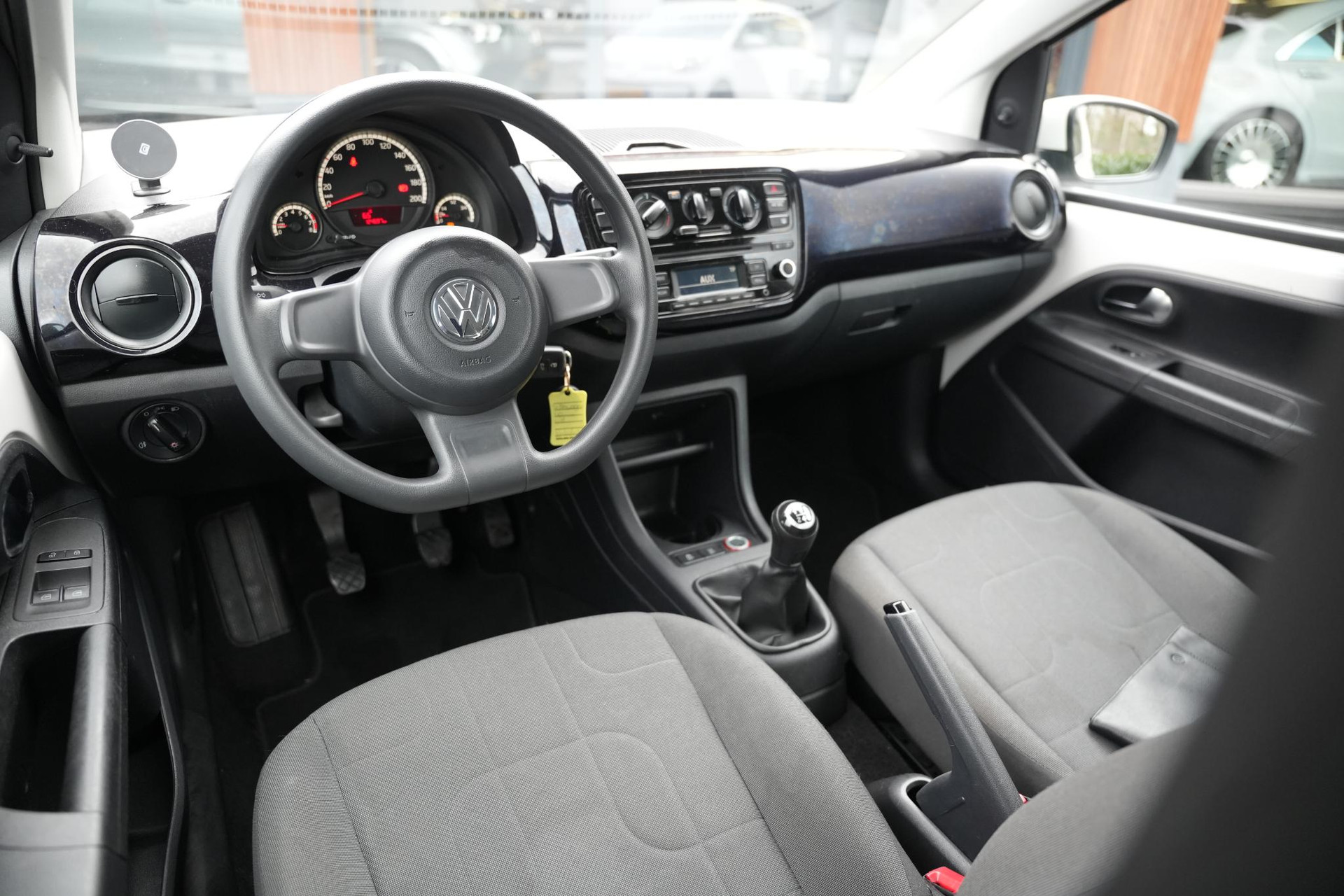 Volkswagen up! 1.0 move up! BlueMotion 2016 Candy white 2