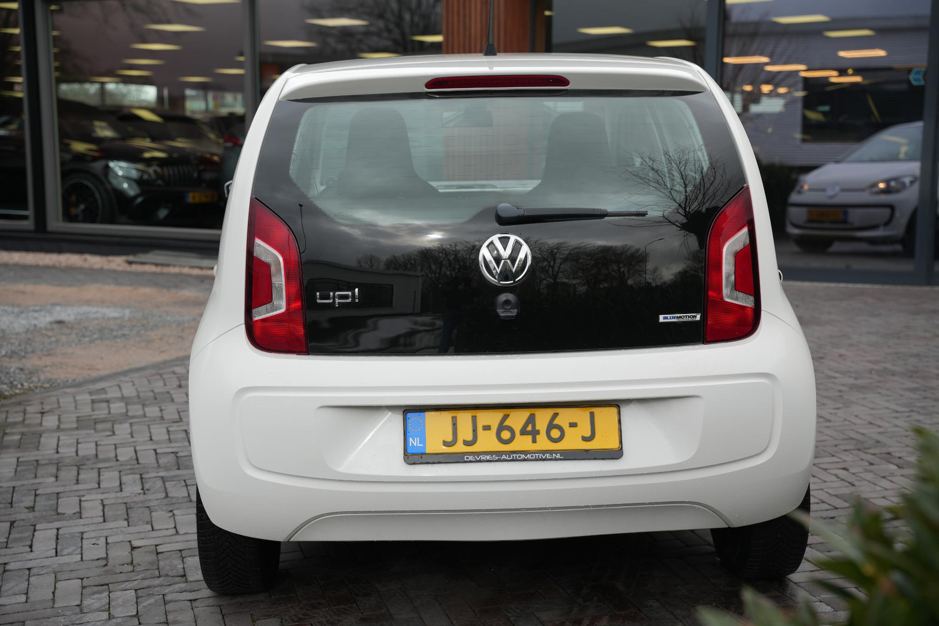 Volkswagen up! 1.0 move up! BlueMotion 2016 Candy white 9