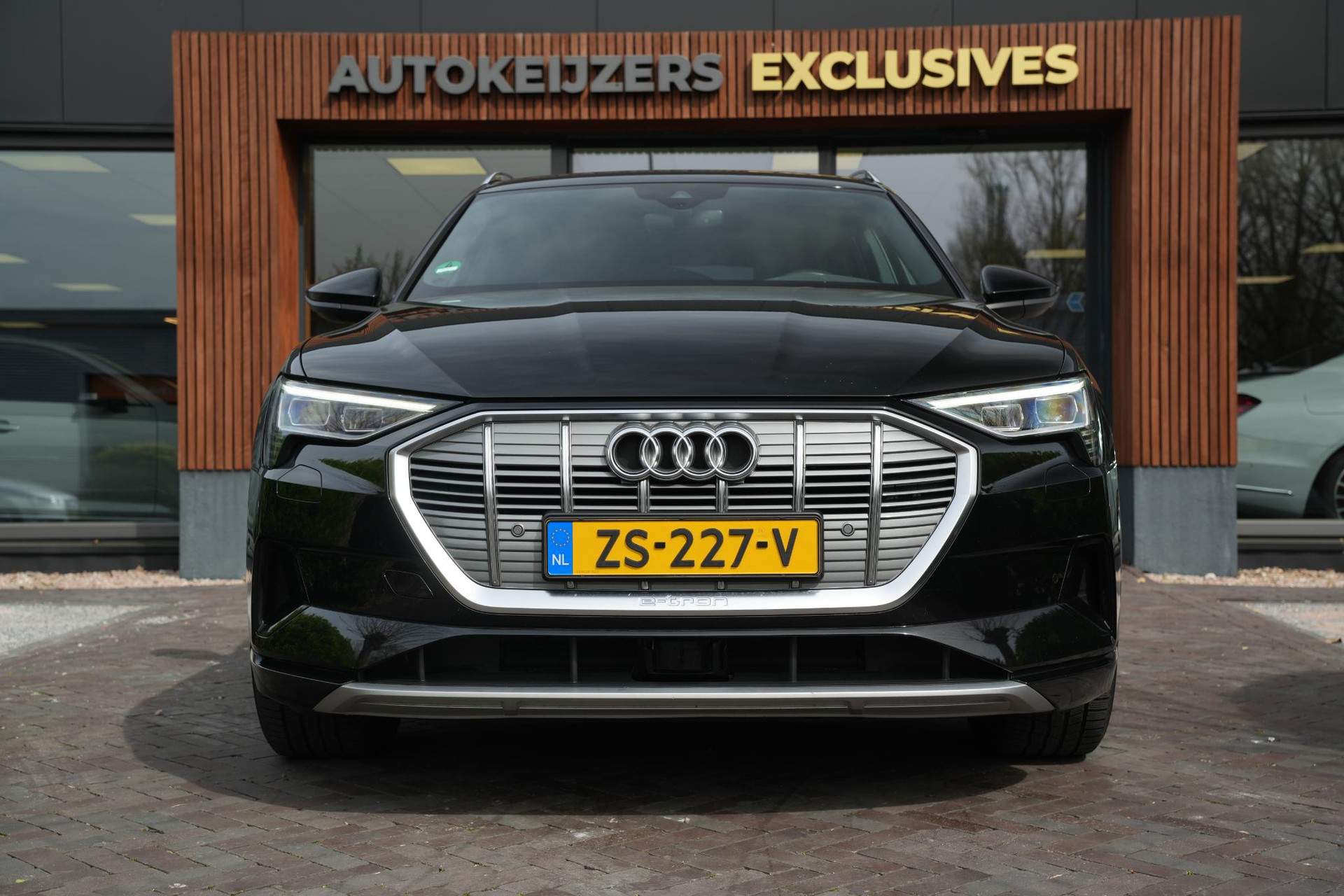 Audi e-tron e-tron 55 quattro advanced 95 kWh 2019 Mythoszwart metallic 3