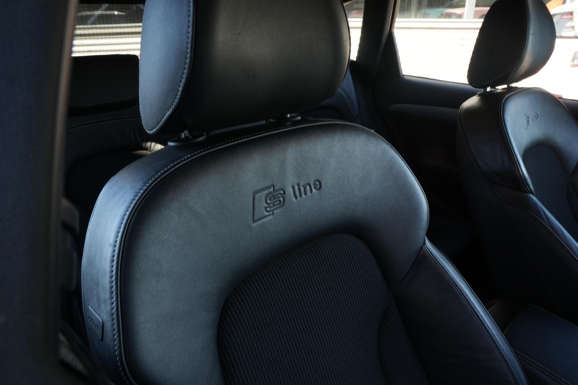 Audi Q5 2.0 TFSI quattro S Edition 2012 Phantom black pearl effect (L8) 8