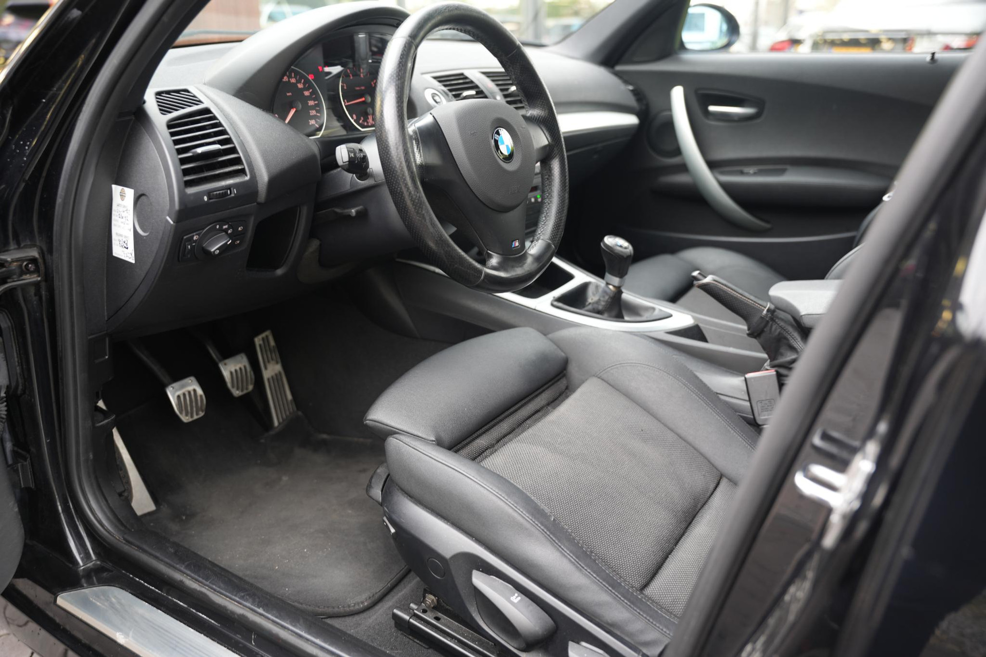 BMW 1-serie 118i 2006 black-sapphire metallic (475) 14