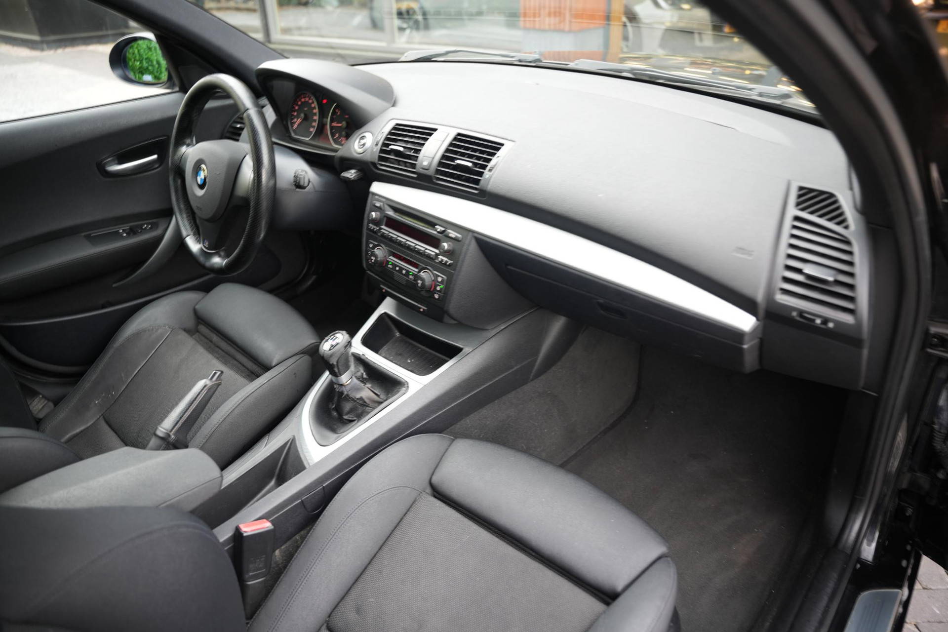 BMW 1-serie 118i 2006 black-sapphire metallic (475) 15