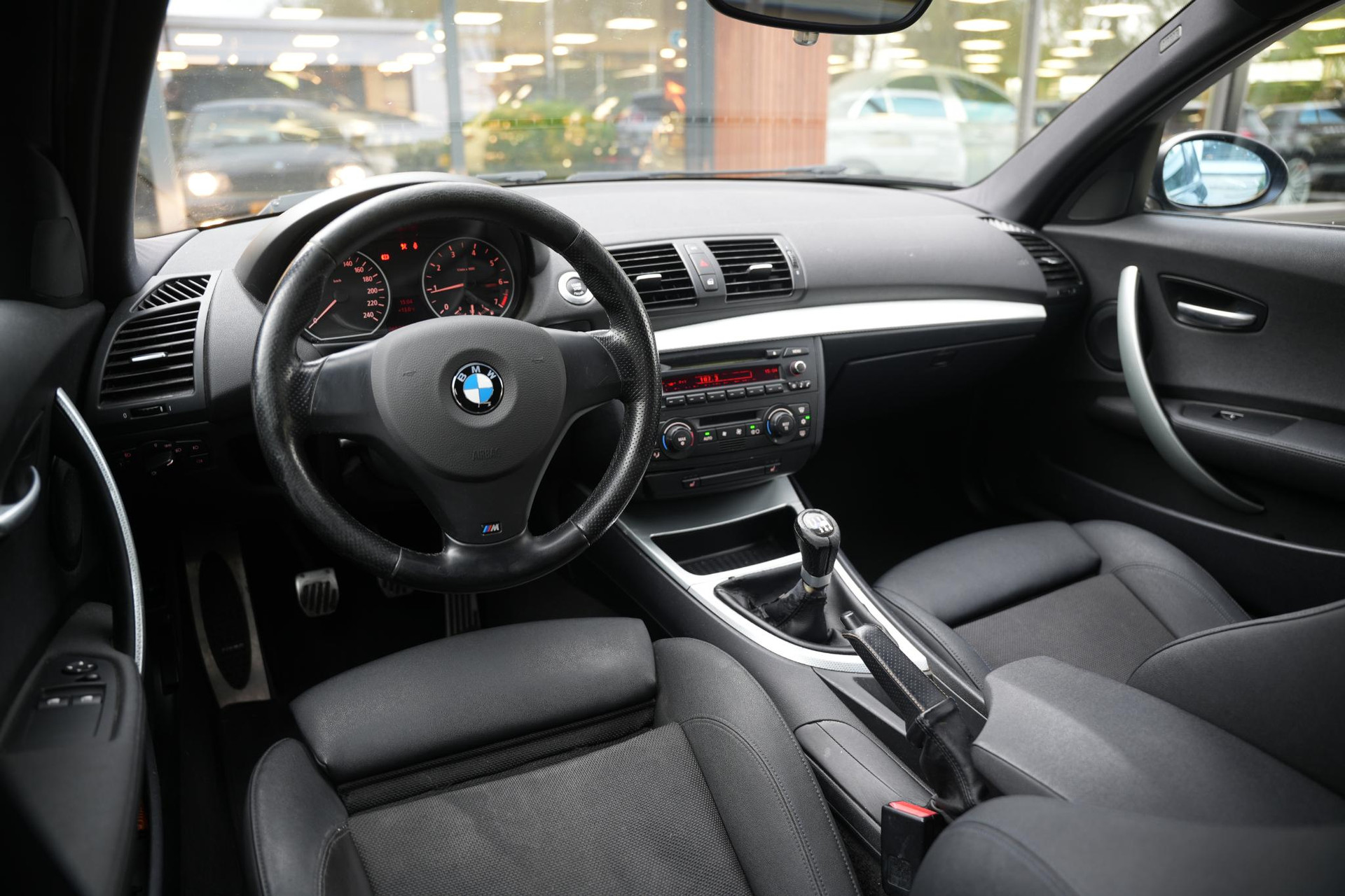 BMW 1-serie 118i 2006 black-sapphire metallic (475) 2