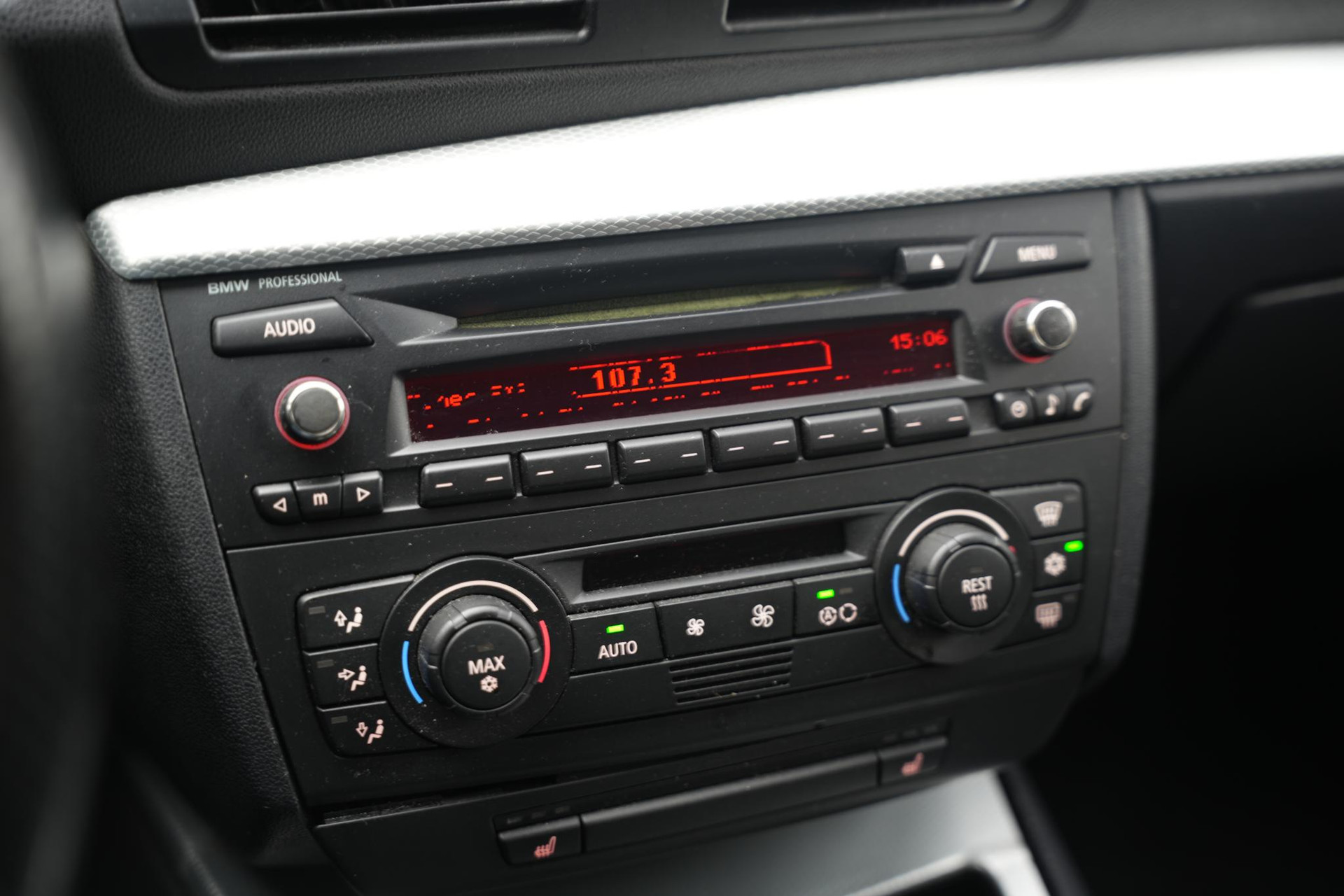 BMW 1-serie 118i 2006 black-sapphire metallic (475) 23