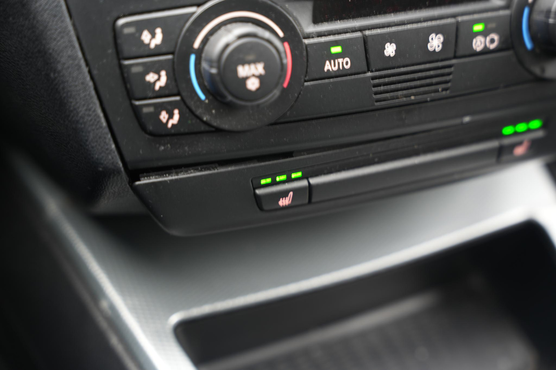 BMW 1-serie 118i 2006 black-sapphire metallic (475) 24