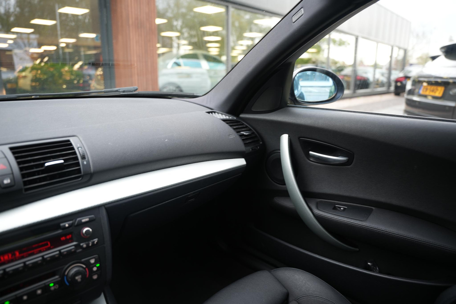 BMW 1-serie 118i 2006 black-sapphire metallic (475) 27