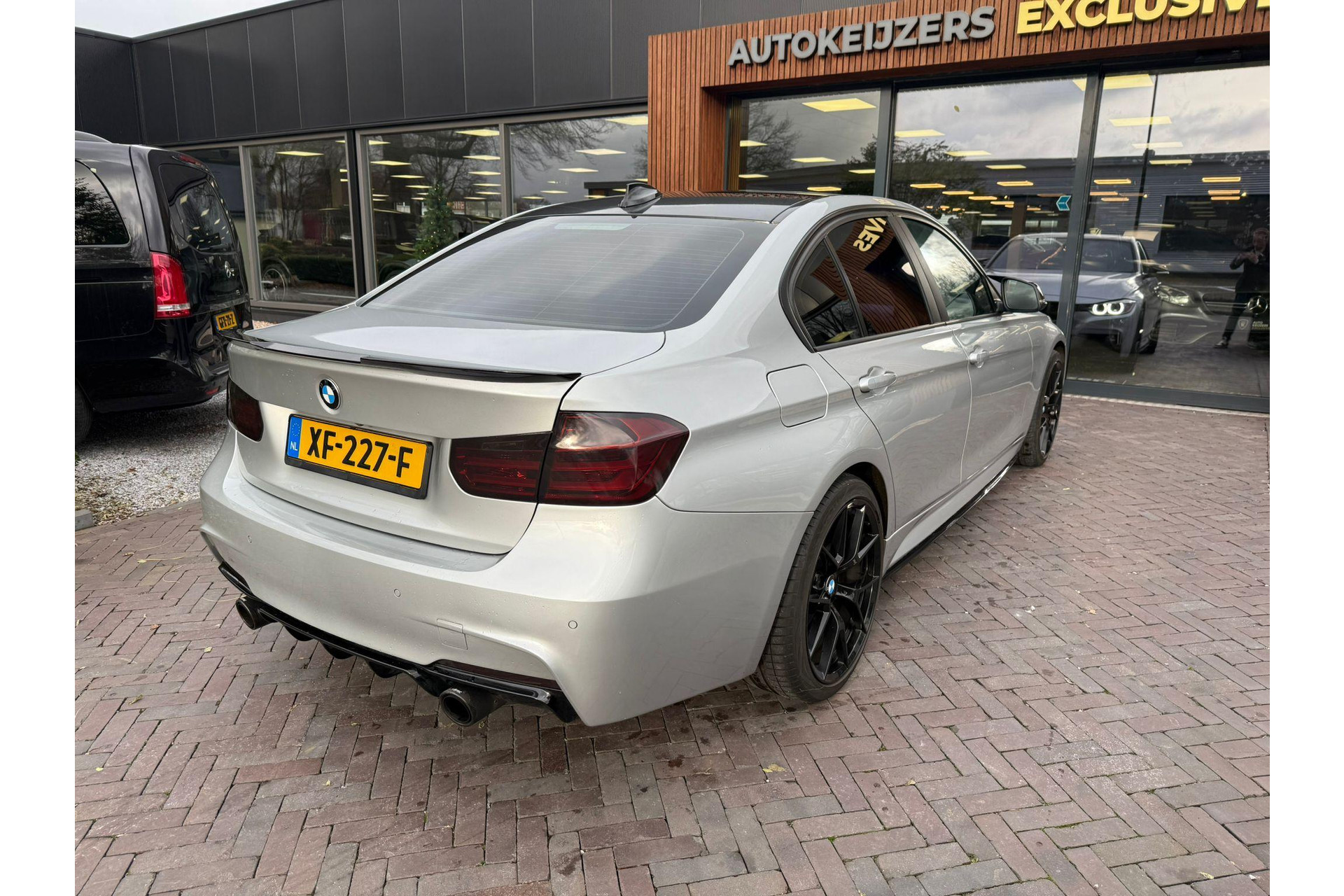 BMW 3-serie 335i xDrive High Executive 2012 Glacier-silber metallic (A83) 11