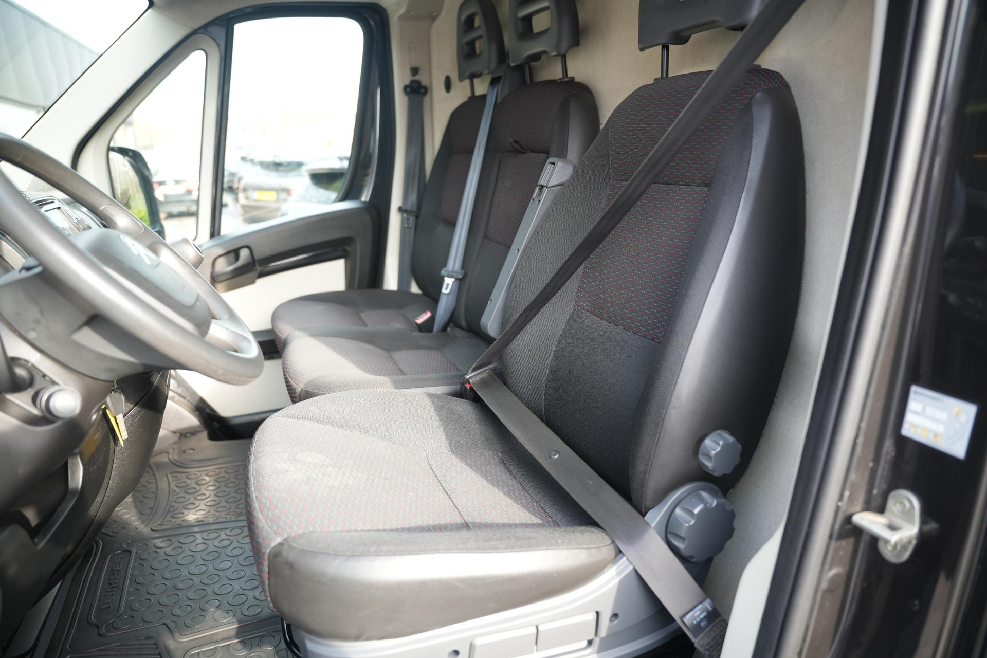 Citroën Jumper 35 2.0 BlueHDi L2H2 Zwaar 2019 Gris graphito 15