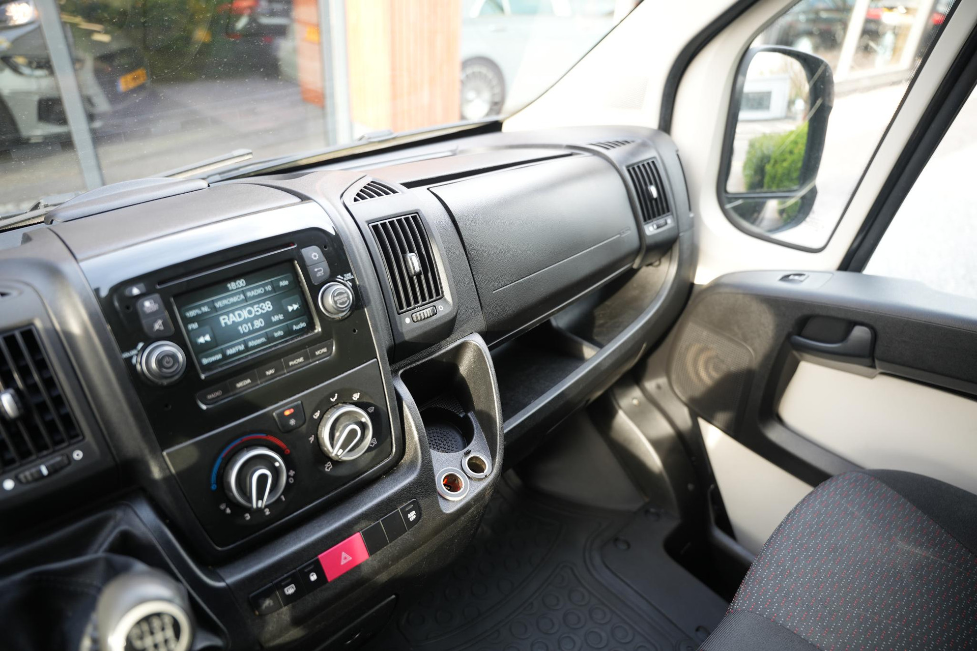 Citroën Jumper 35 2.0 BlueHDi L2H2 Zwaar 2019 Gris graphito 25