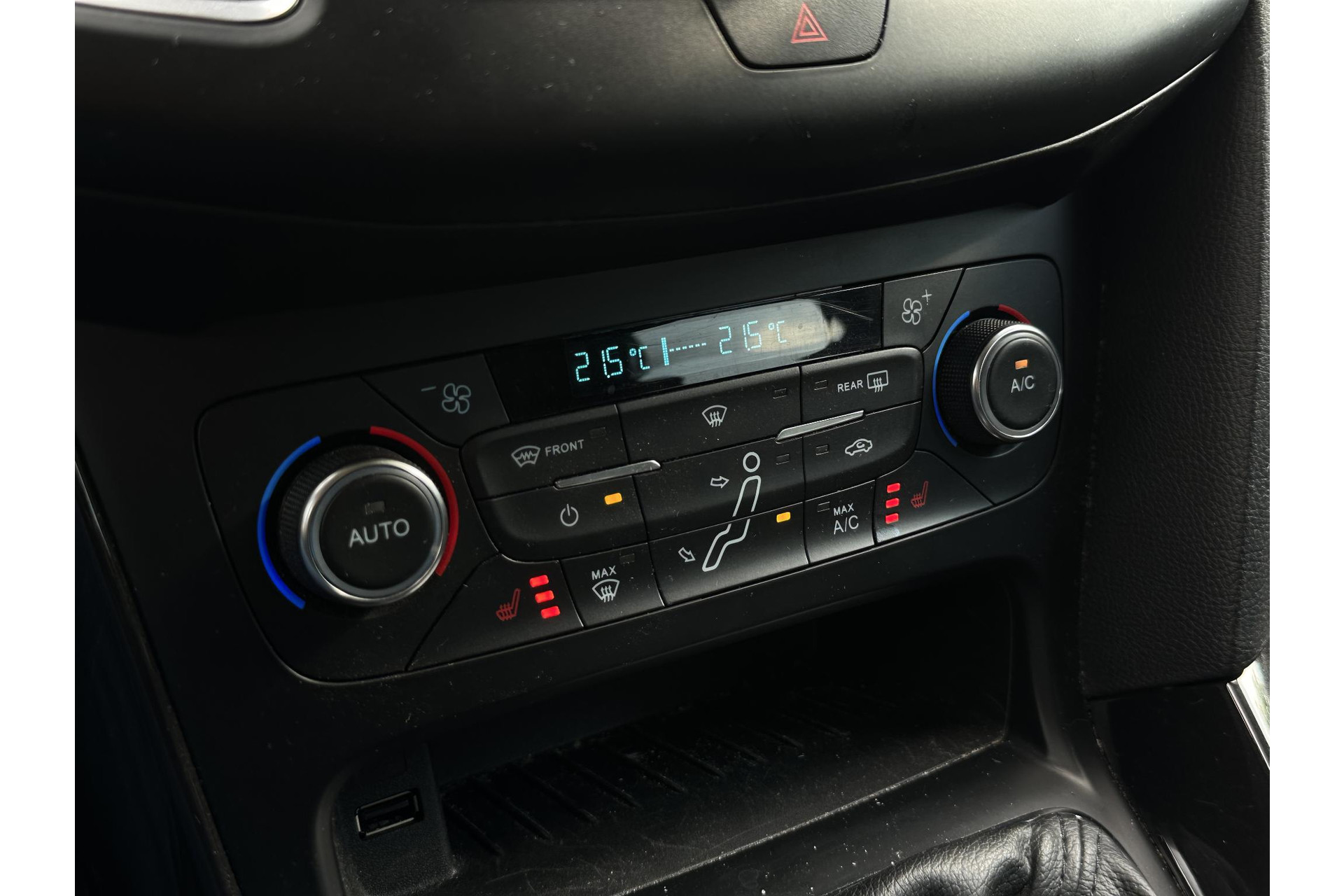 Ford FOCUS Wagon 1.0 Titanium 2017 Caribou (Pn4dy) 21