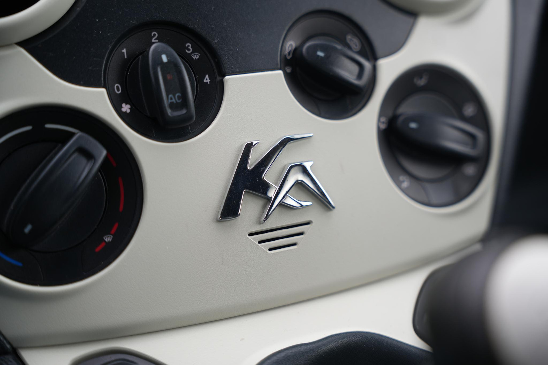 Ford Ka 1.2 Cool & Sound start/stop 2012 Midnight 23