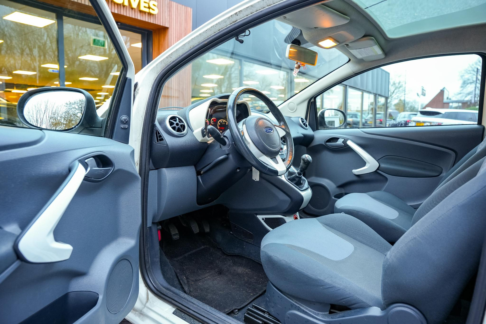Ford Ka 1.2 Titanium X 2010  4