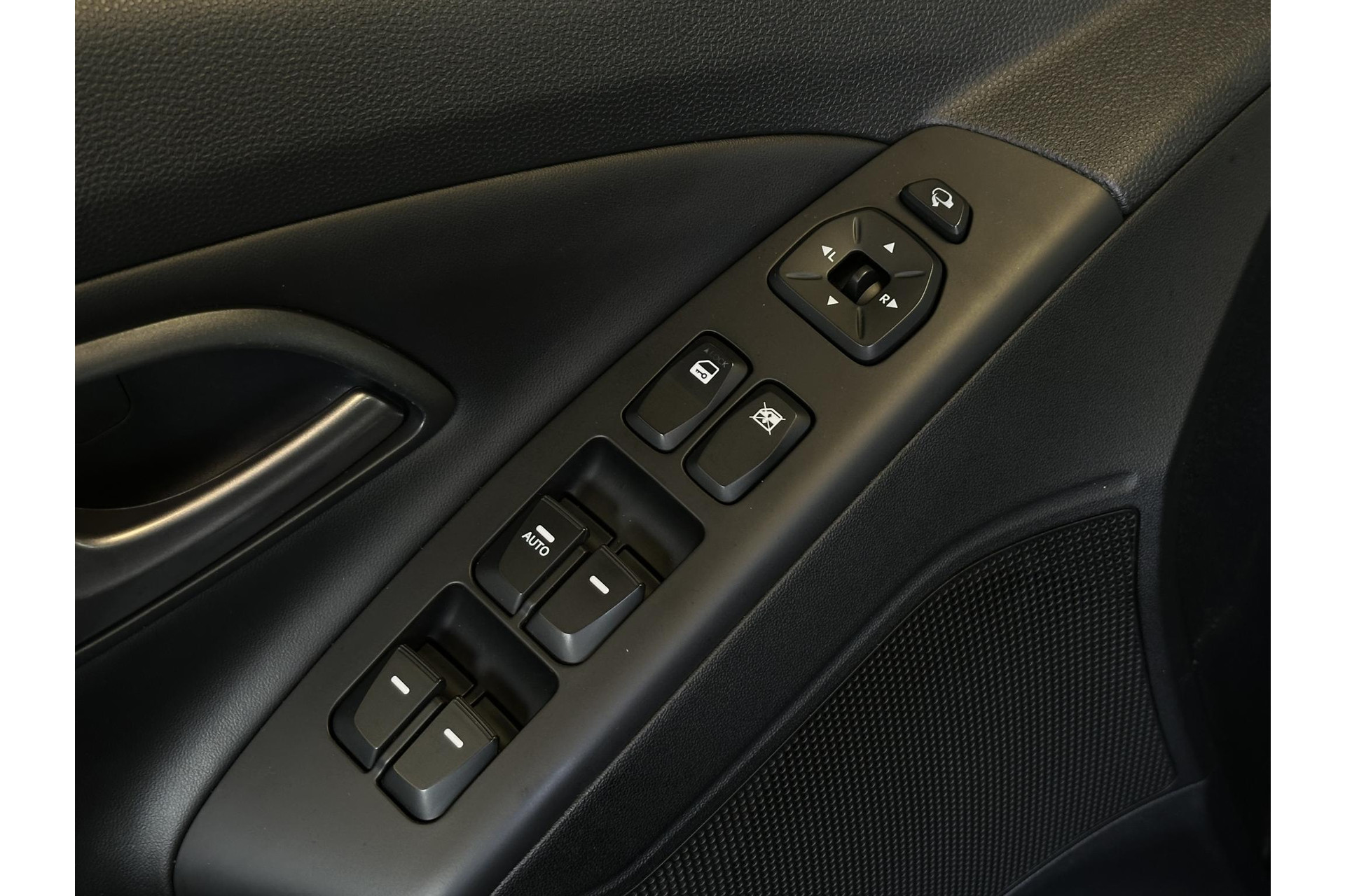 Hyundai ix35 2.0i i-Motion 2014 Phantom Black Pearl (PAE) 18