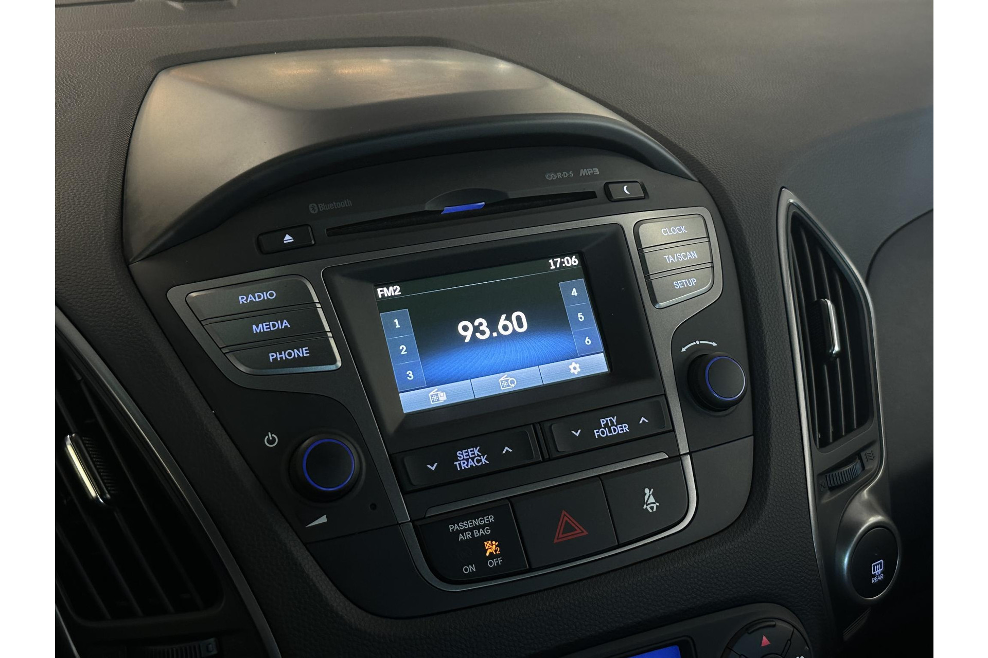 Hyundai ix35 2.0i i-Motion 2014 Phantom Black Pearl (PAE) 22