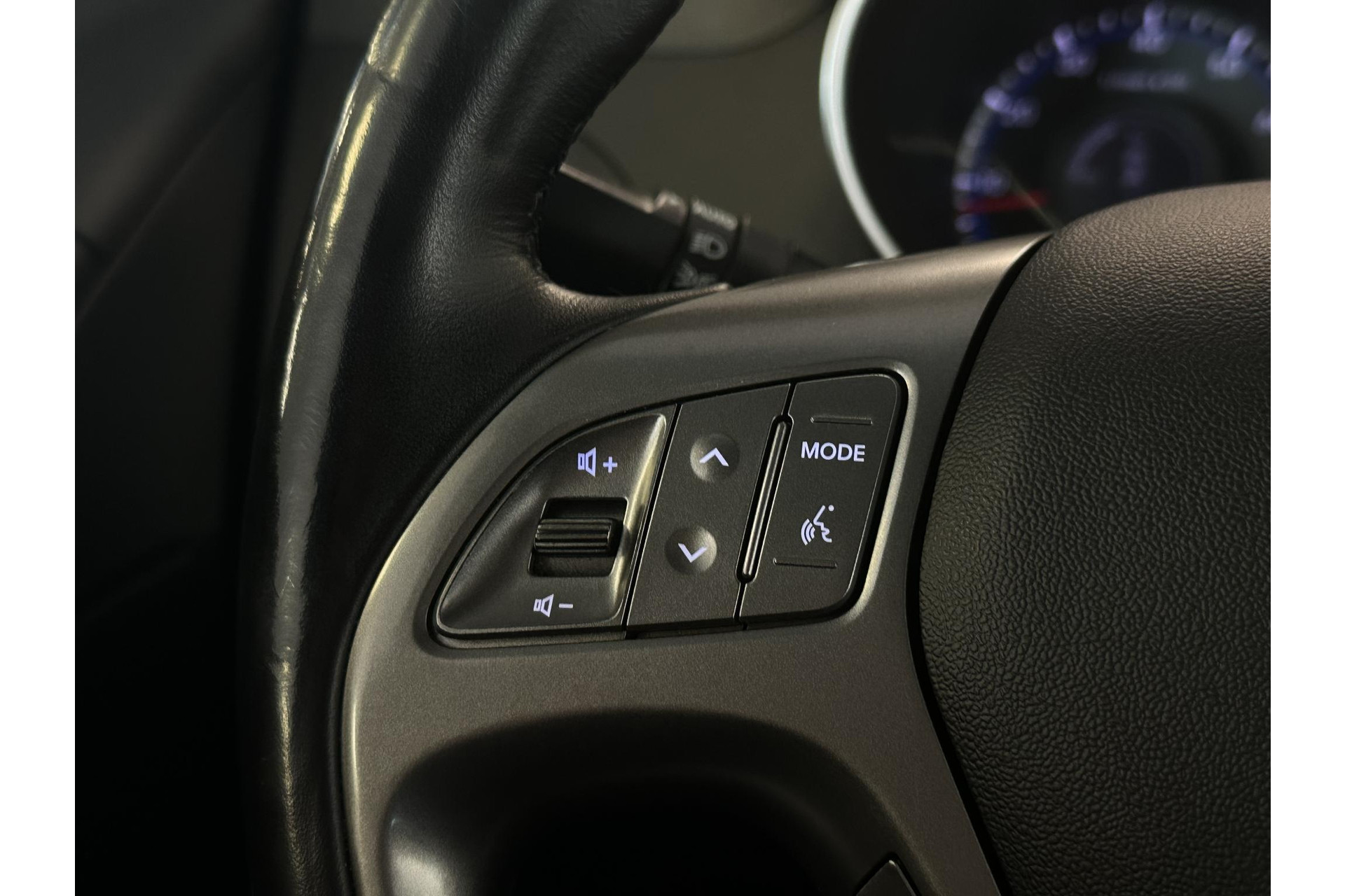 Hyundai ix35 2.0i i-Motion 2014 Phantom Black Pearl (PAE) 25