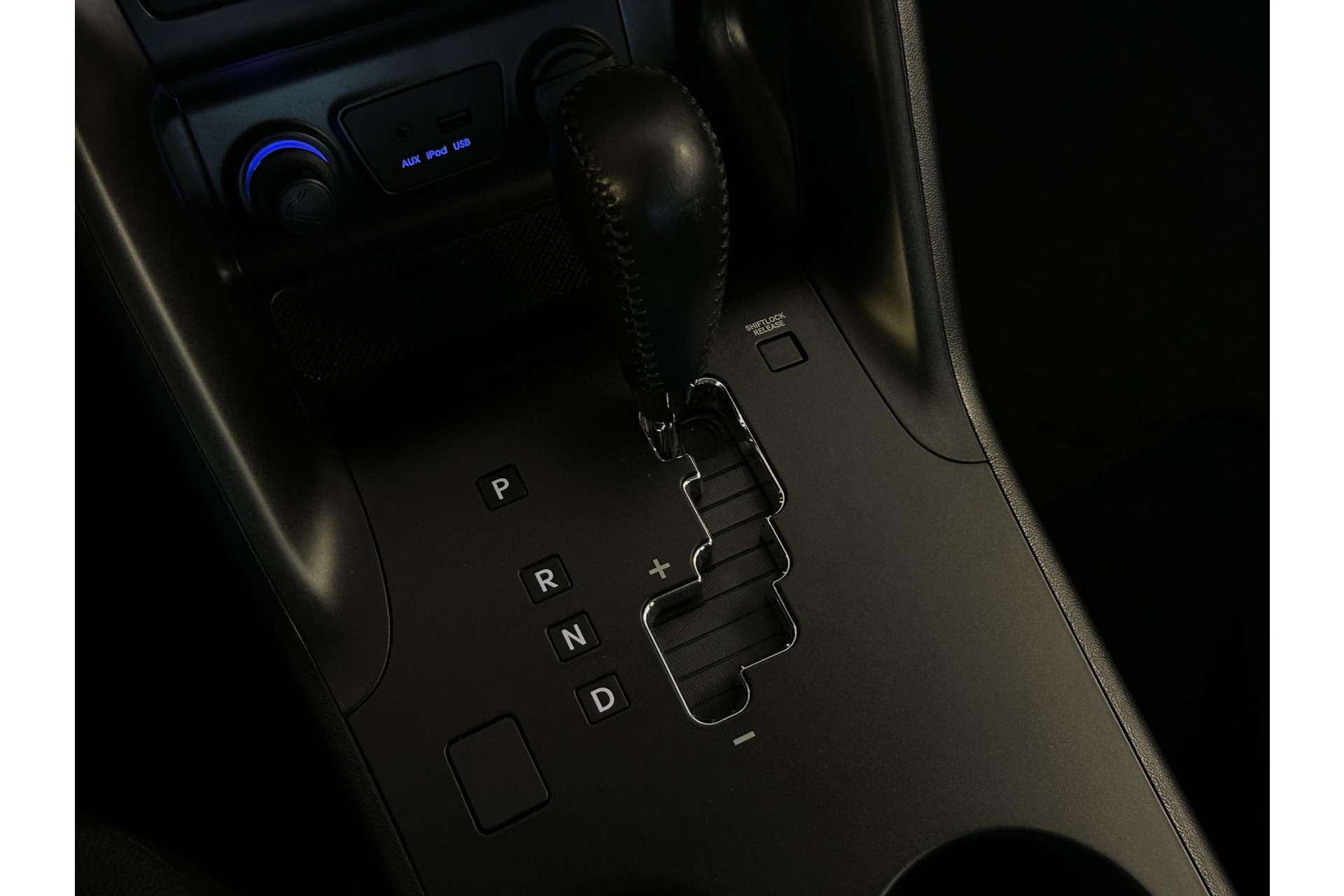 Hyundai ix35 2.0i i-Motion 2014 Phantom Black Pearl (PAE) 26