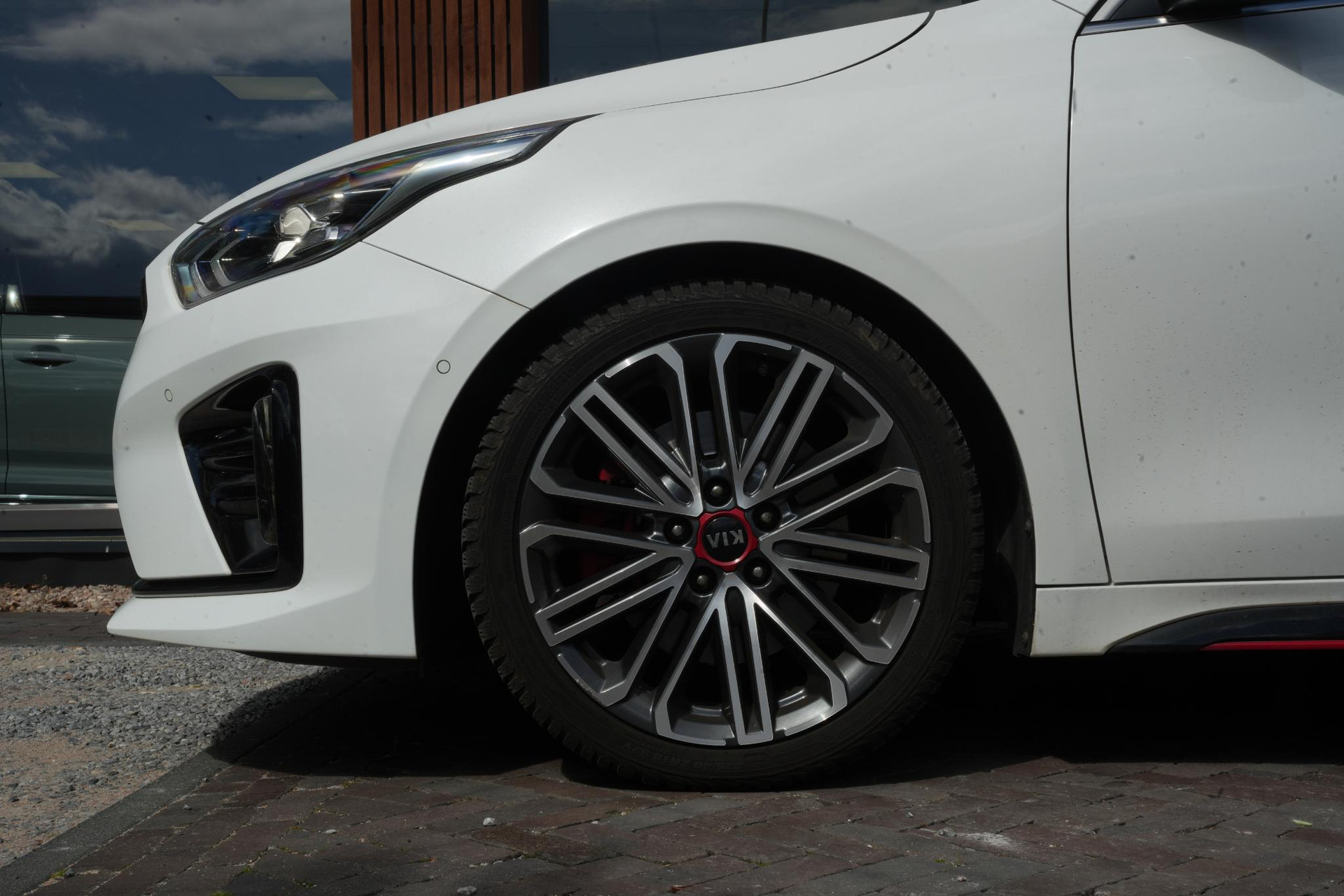 Kia ProCeed 1.6 T-GDI GT 2019 Deluxe White Pearl (HW2) 10