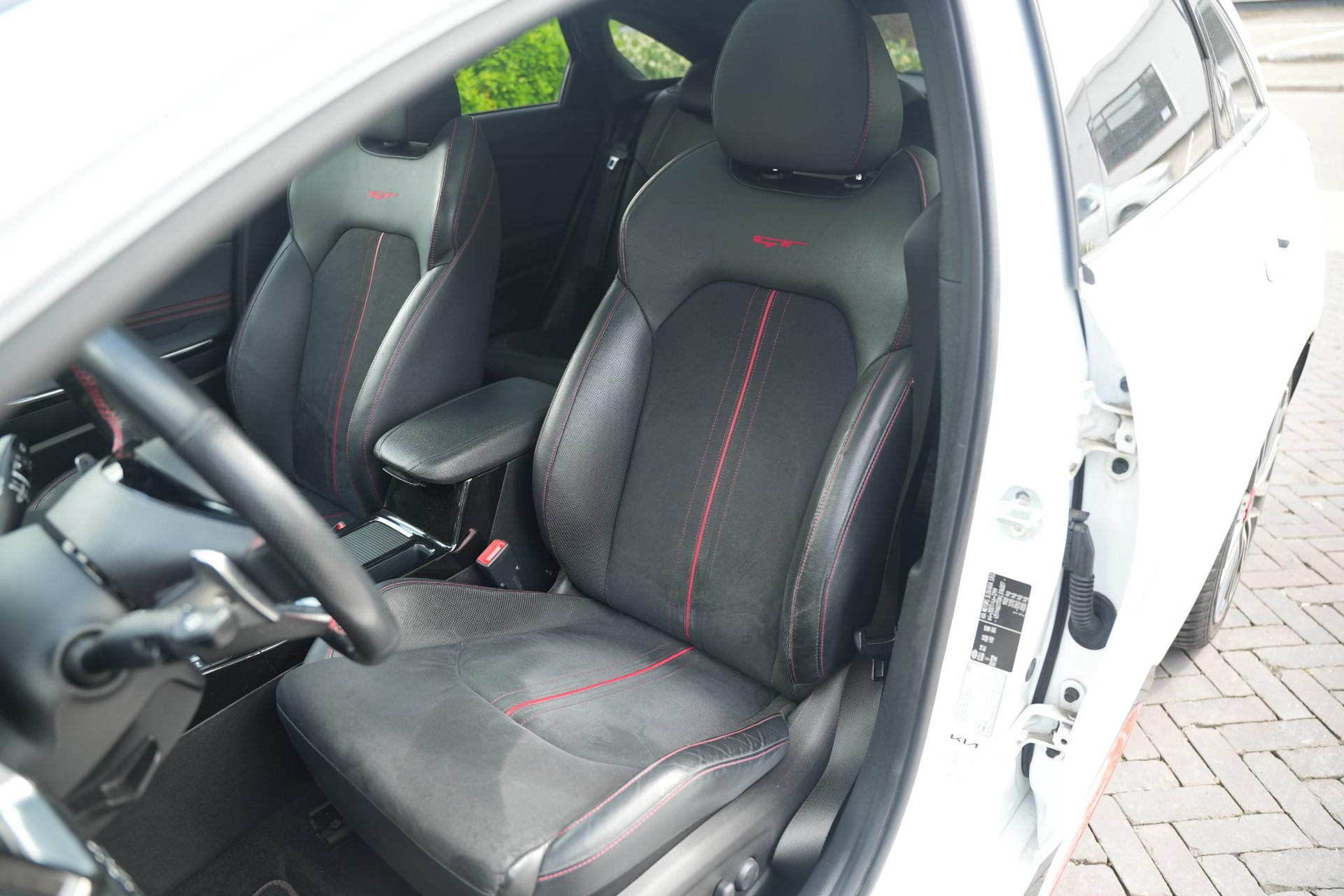 Kia ProCeed 1.6 T-GDI GT 2019 Deluxe White Pearl (HW2) 12