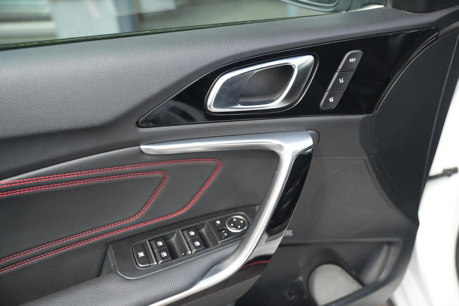 Kia ProCeed 1.6 T-GDI GT 2019 Deluxe White Pearl (HW2) 18