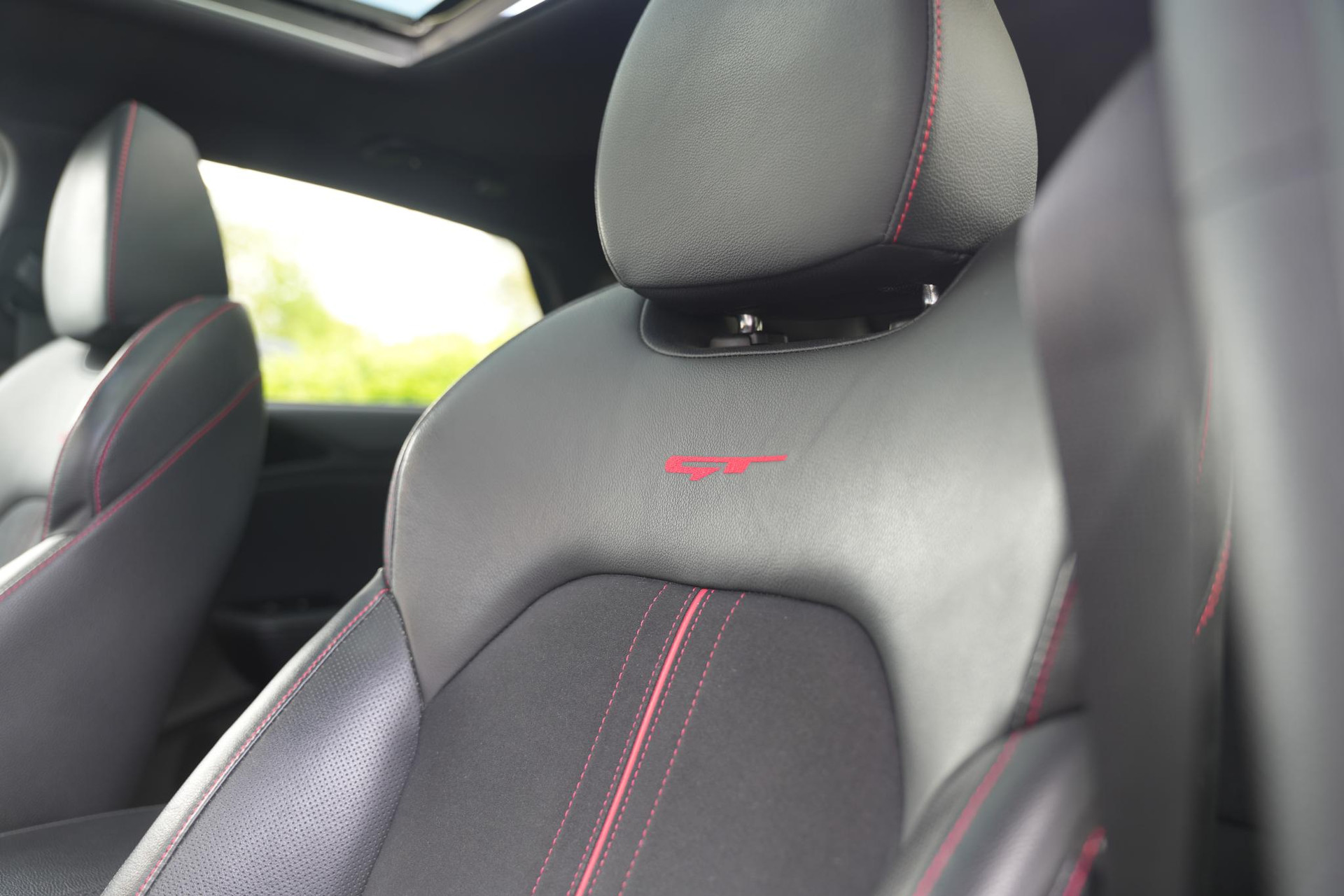 Kia ProCeed 1.6 T-GDI GT 2019 Deluxe White Pearl (HW2) 19