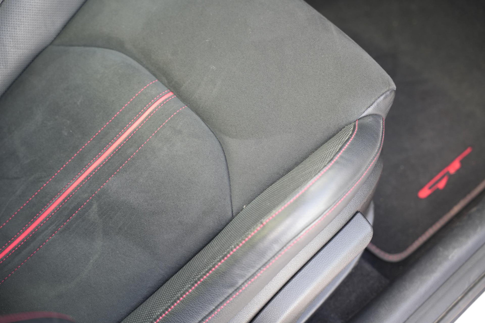 Kia ProCeed 1.6 T-GDI GT 2019 Deluxe White Pearl (HW2) 22