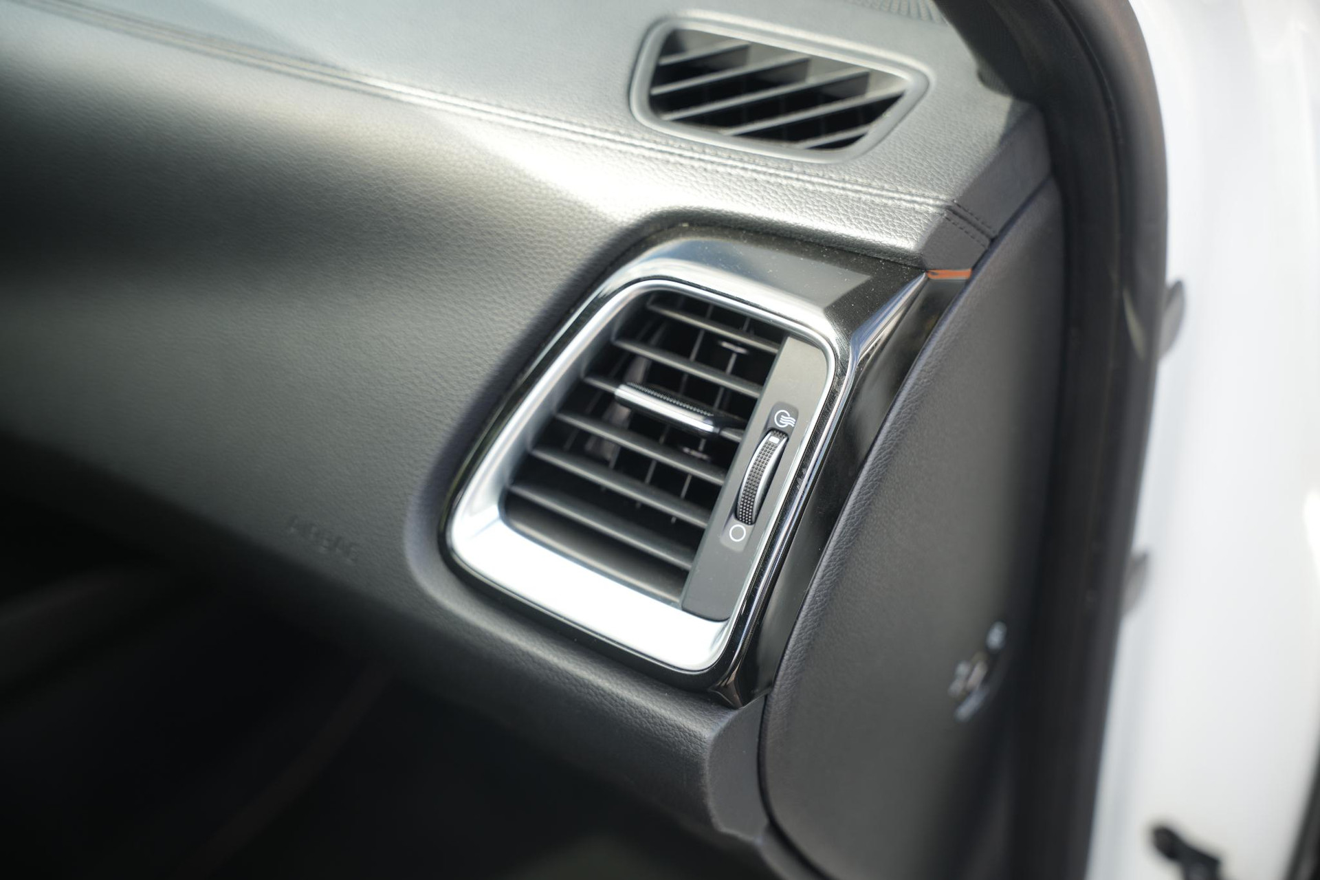 Kia ProCeed 1.6 T-GDI GT 2019 Deluxe White Pearl (HW2) 24