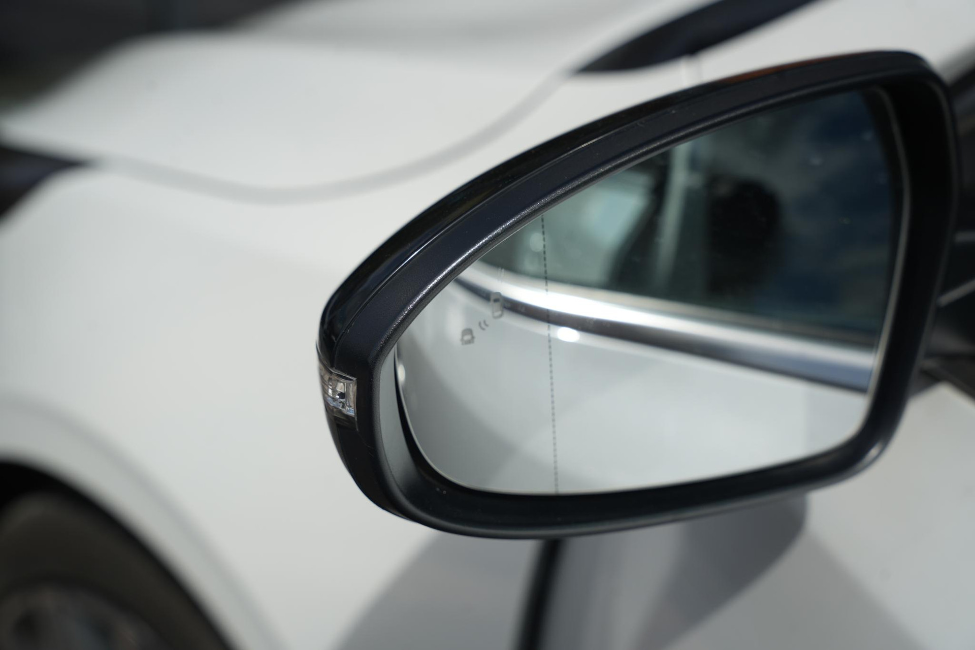 Kia ProCeed 1.6 T-GDI GT 2019 Deluxe White Pearl (HW2) 25