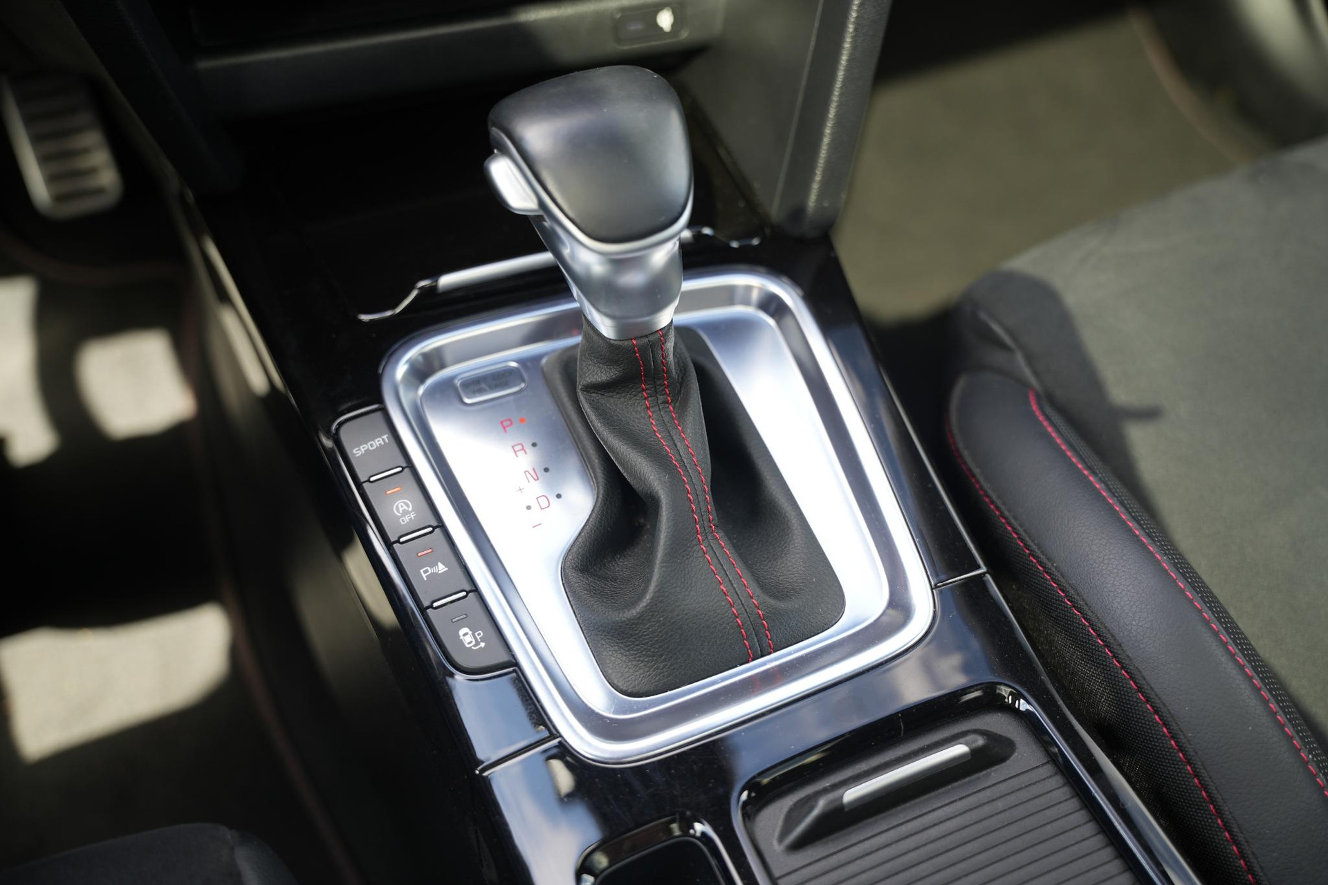 Kia ProCeed 1.6 T-GDI GT 2019 Deluxe White Pearl (HW2) 30