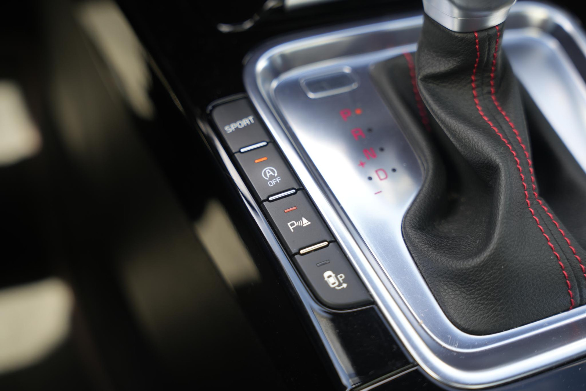 Kia ProCeed 1.6 T-GDI GT 2019 Deluxe White Pearl (HW2) 31