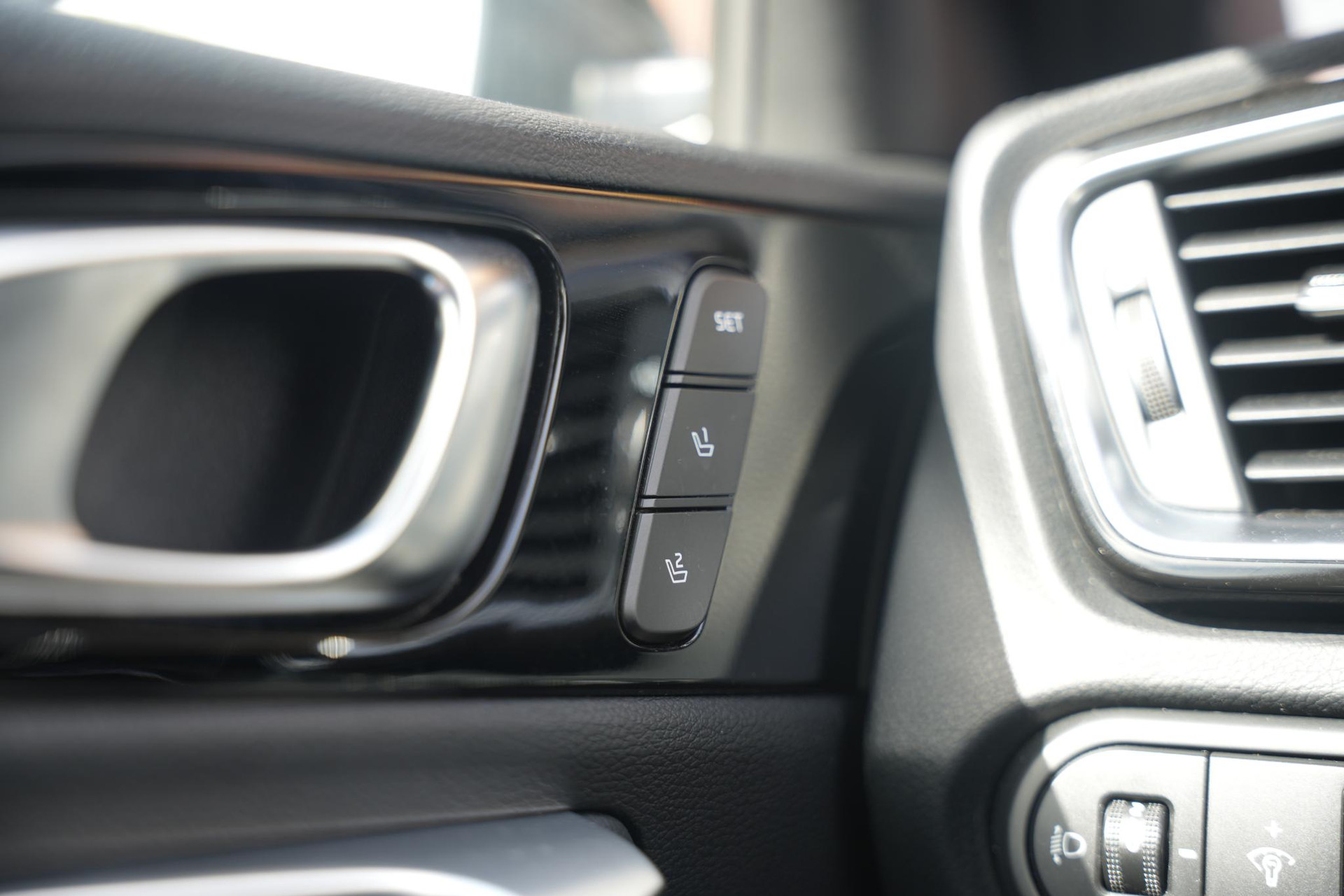 Kia ProCeed 1.6 T-GDI GT 2019 Deluxe White Pearl (HW2) 38