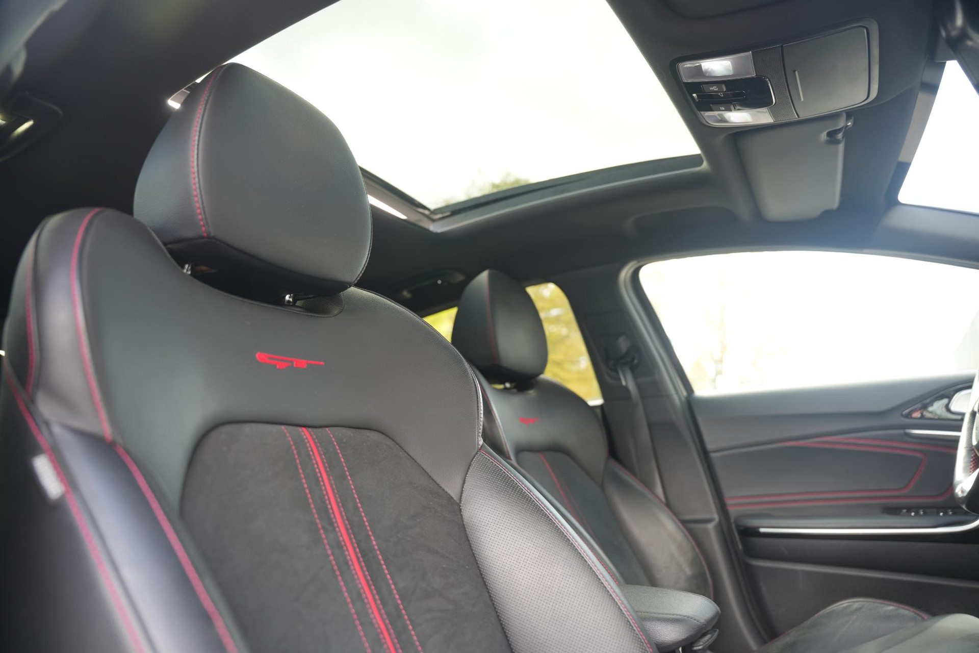 Kia ProCeed 1.6 T-GDI GT 2019 Deluxe White Pearl (HW2) 4