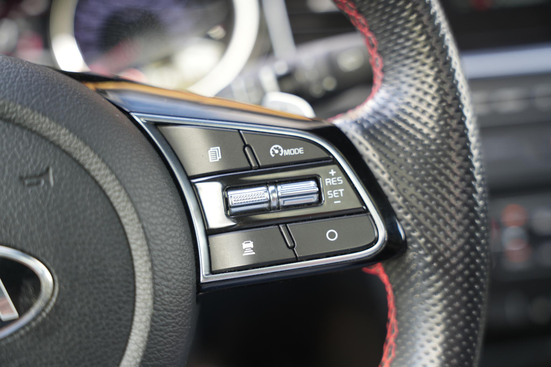 Kia ProCeed 1.6 T-GDI GT 2019 Deluxe White Pearl (HW2) 40