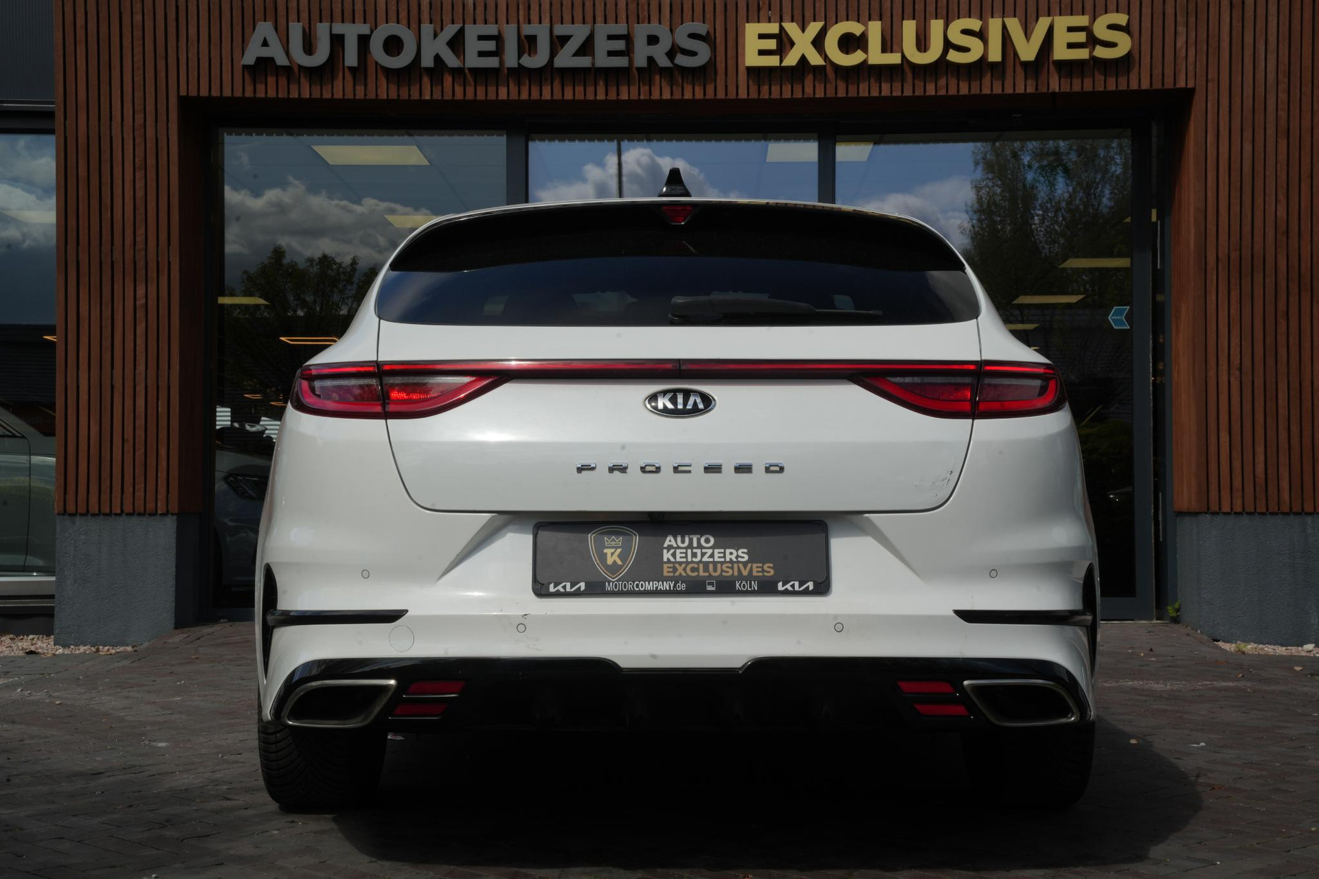 Kia ProCeed 1.6 T-GDI GT 2019 Deluxe White Pearl (HW2) 9