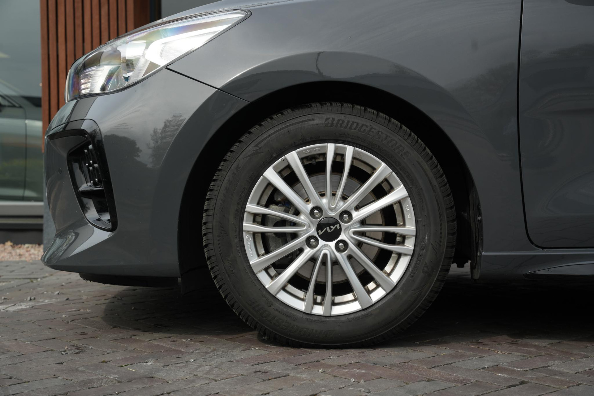 Kia Rio 1.0 T-GDi MHEV DynamicLine 2023 Perennial Gray Metallic (PRG) 10