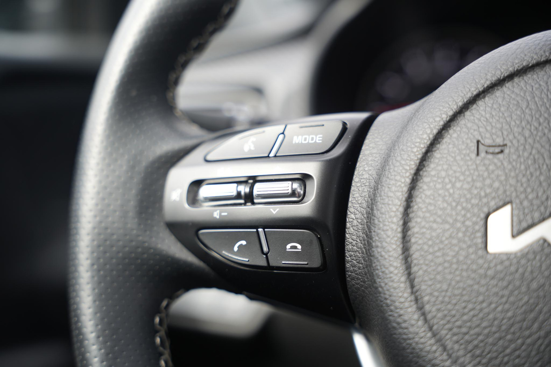 Kia Rio 1.0 T-GDi MHEV DynamicLine 2023 Perennial Gray Metallic (PRG) 26