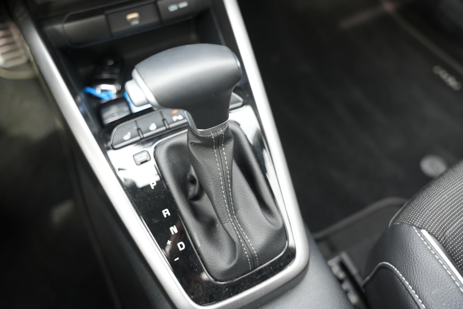 Kia Rio 1.0 T-GDi MHEV DynamicLine 2023 Perennial Gray Metallic (PRG) 31