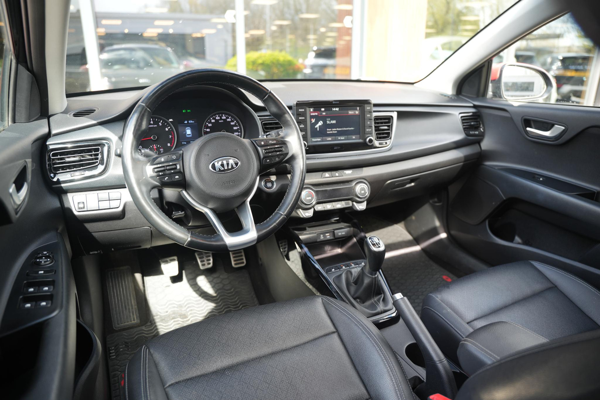 Kia Rio 1.0 TGDI Platinum Edition 2017 Aurora Black Pearl (ABP) 2