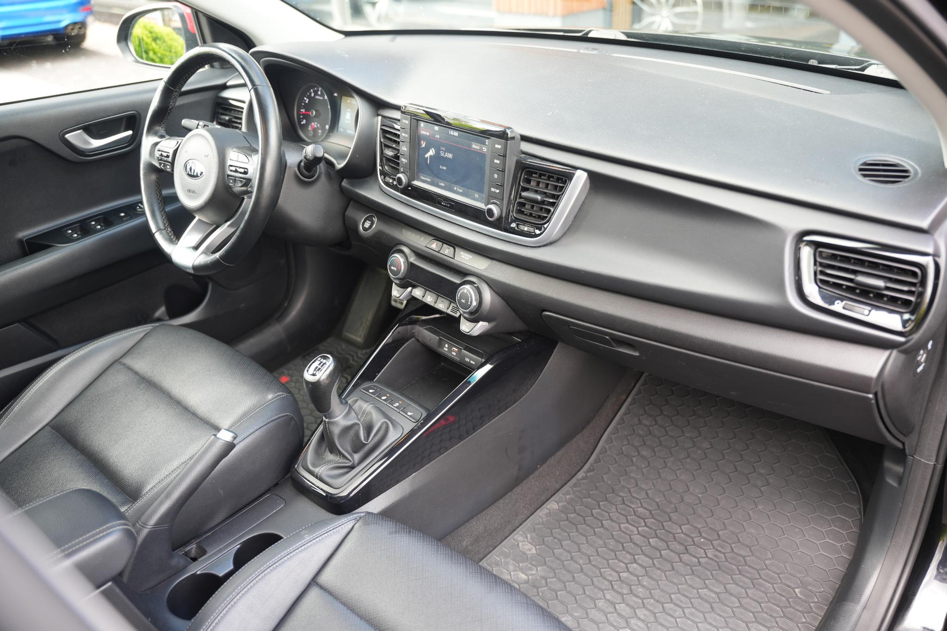 Kia Rio 1.0 TGDI Platinum Edition 2017 Aurora Black Pearl (ABP) 21