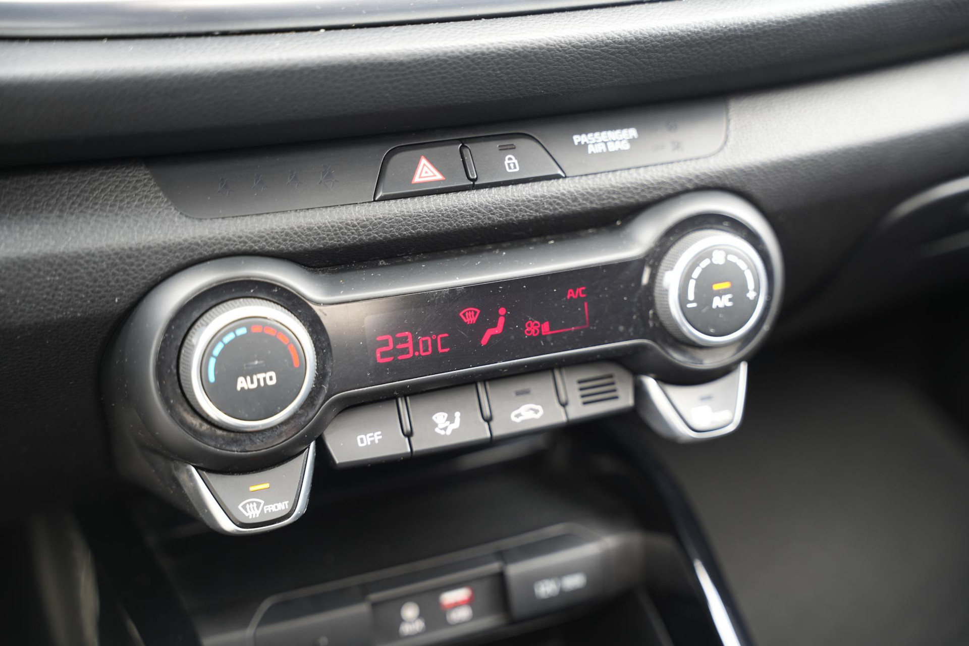 Kia Rio 1.0 TGDI Platinum Edition 2017 Aurora Black Pearl (ABP) 25