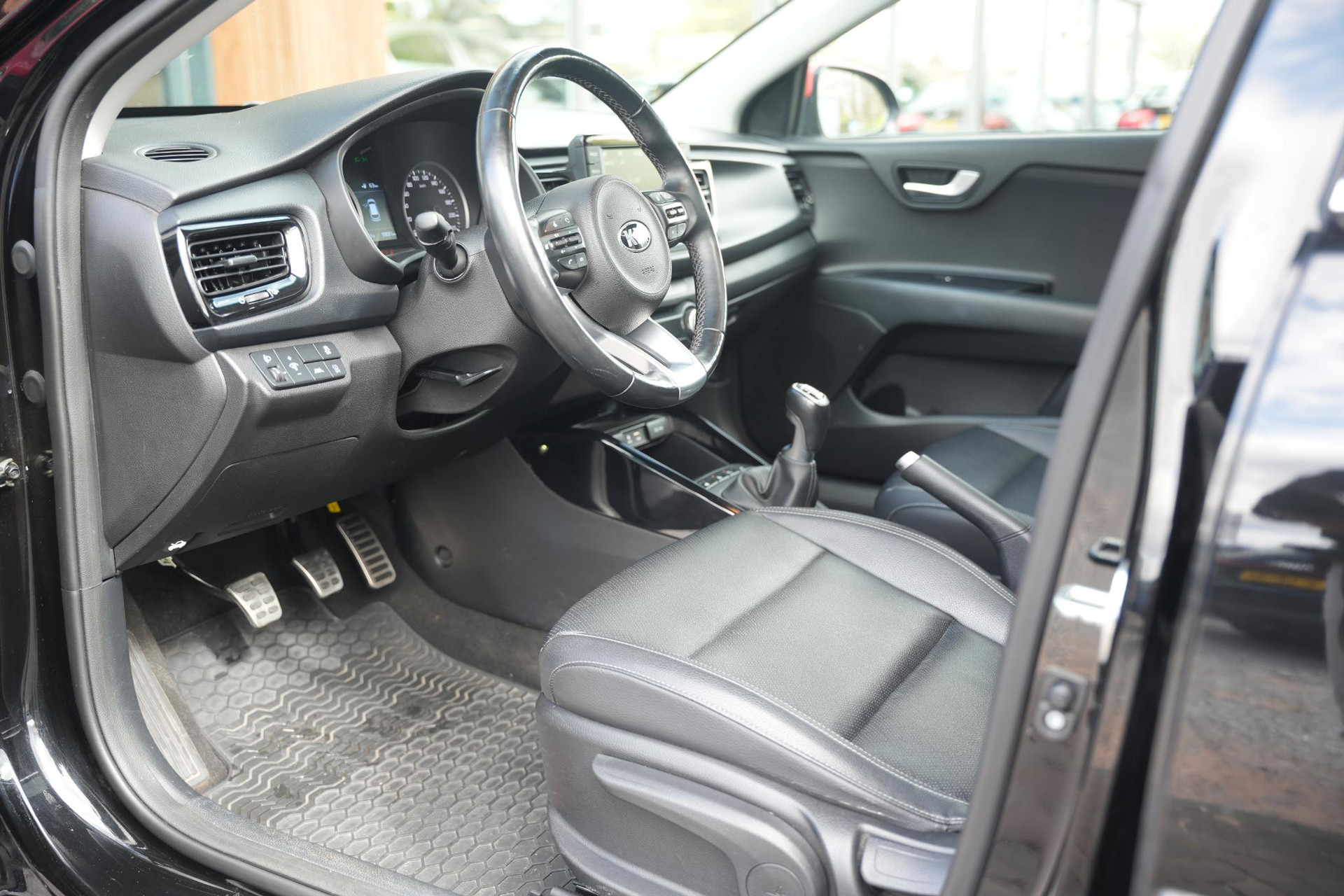 Kia Rio 1.0 TGDI Platinum Edition 2017 Aurora Black Pearl (ABP) 6