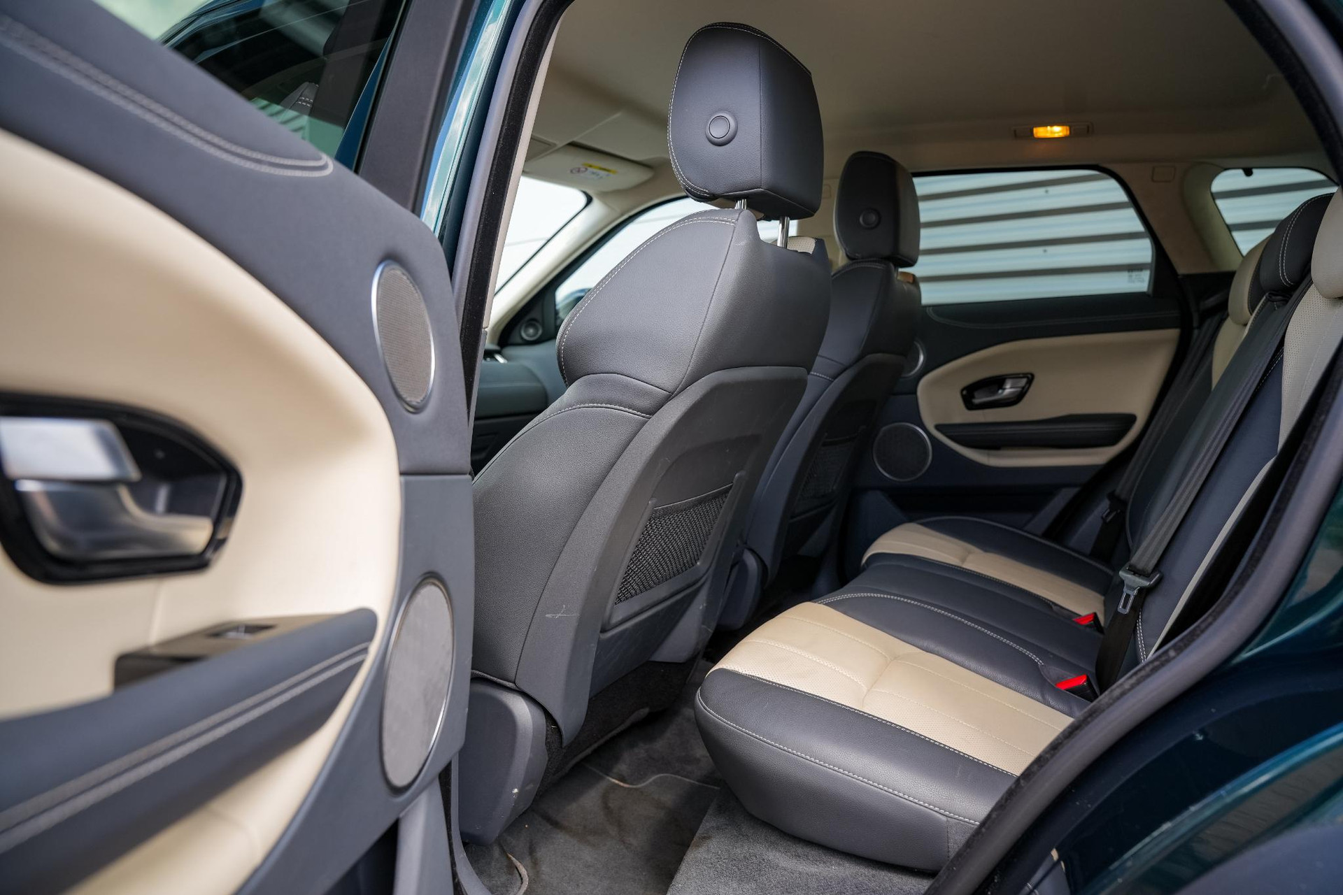 Land Rover Range Rover Evoque 2.0 Si4 SE Dynamic 2016 AINTREE GREEN 10